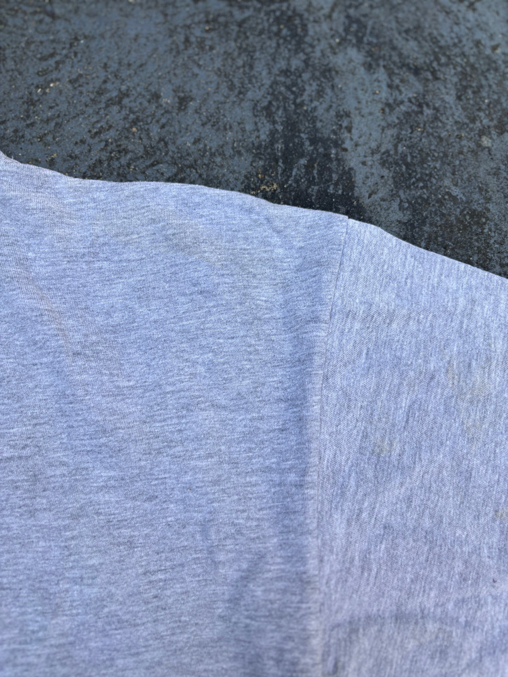 Survivor Qatar T-Shirt Size L Grey Marble Large Front Graphic Crew Neck
