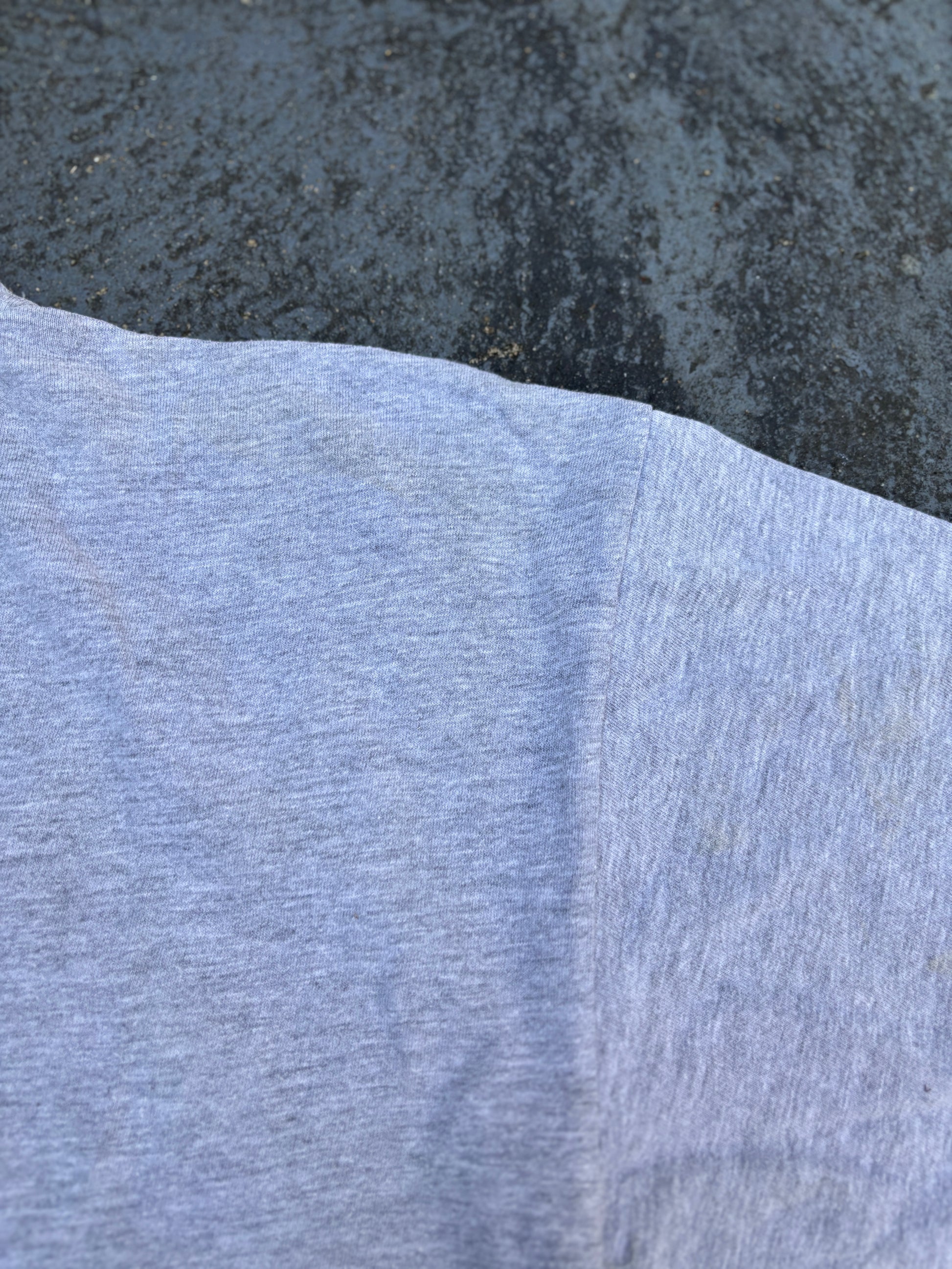 Survivor Qatar T-Shirt Size L Grey Marble Large Front Graphic Crew Neck