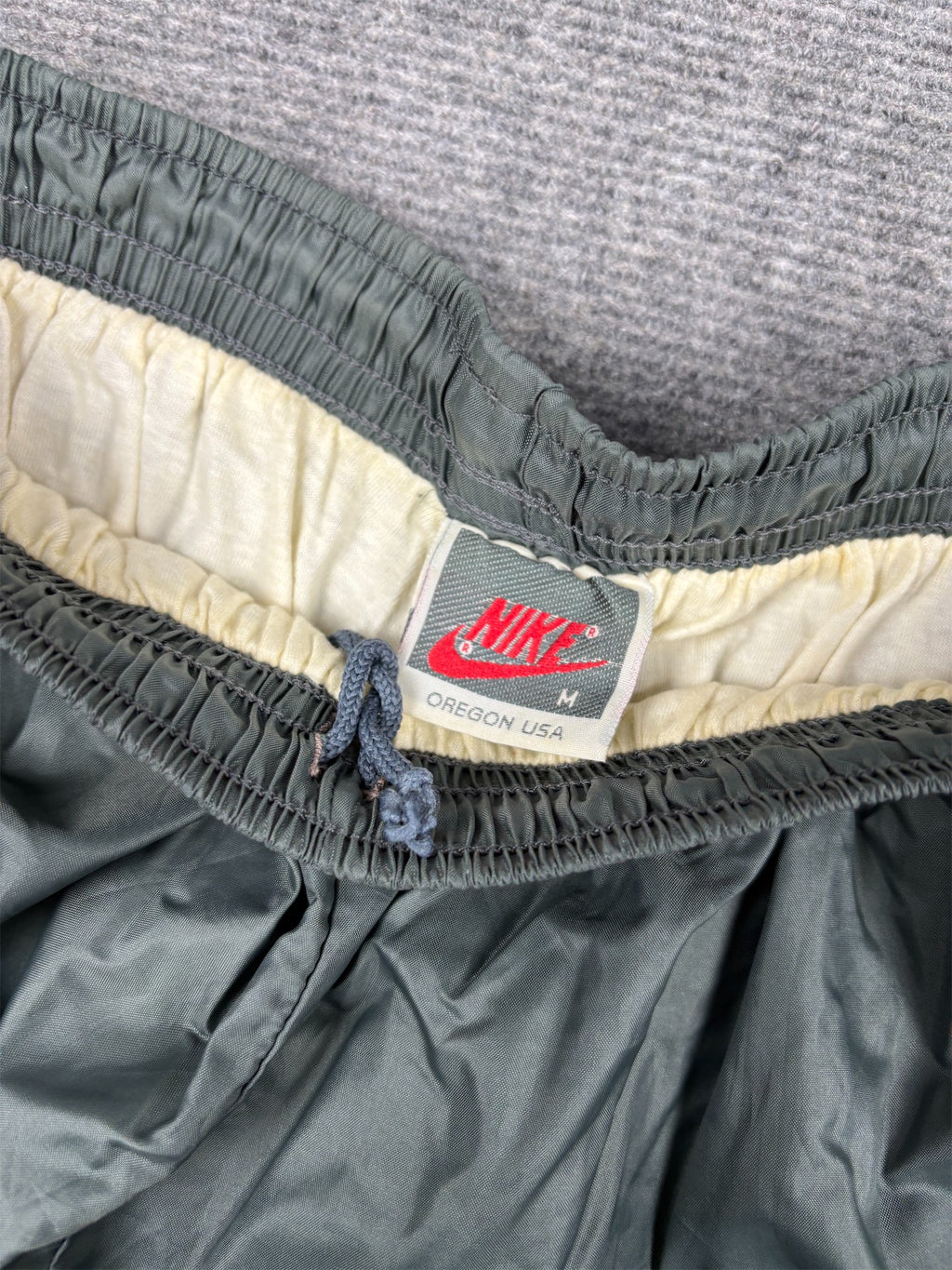 Vintage 80s Nike Track Pants M Grey Pink Logo Parachute Cuffed Ankle Zips
