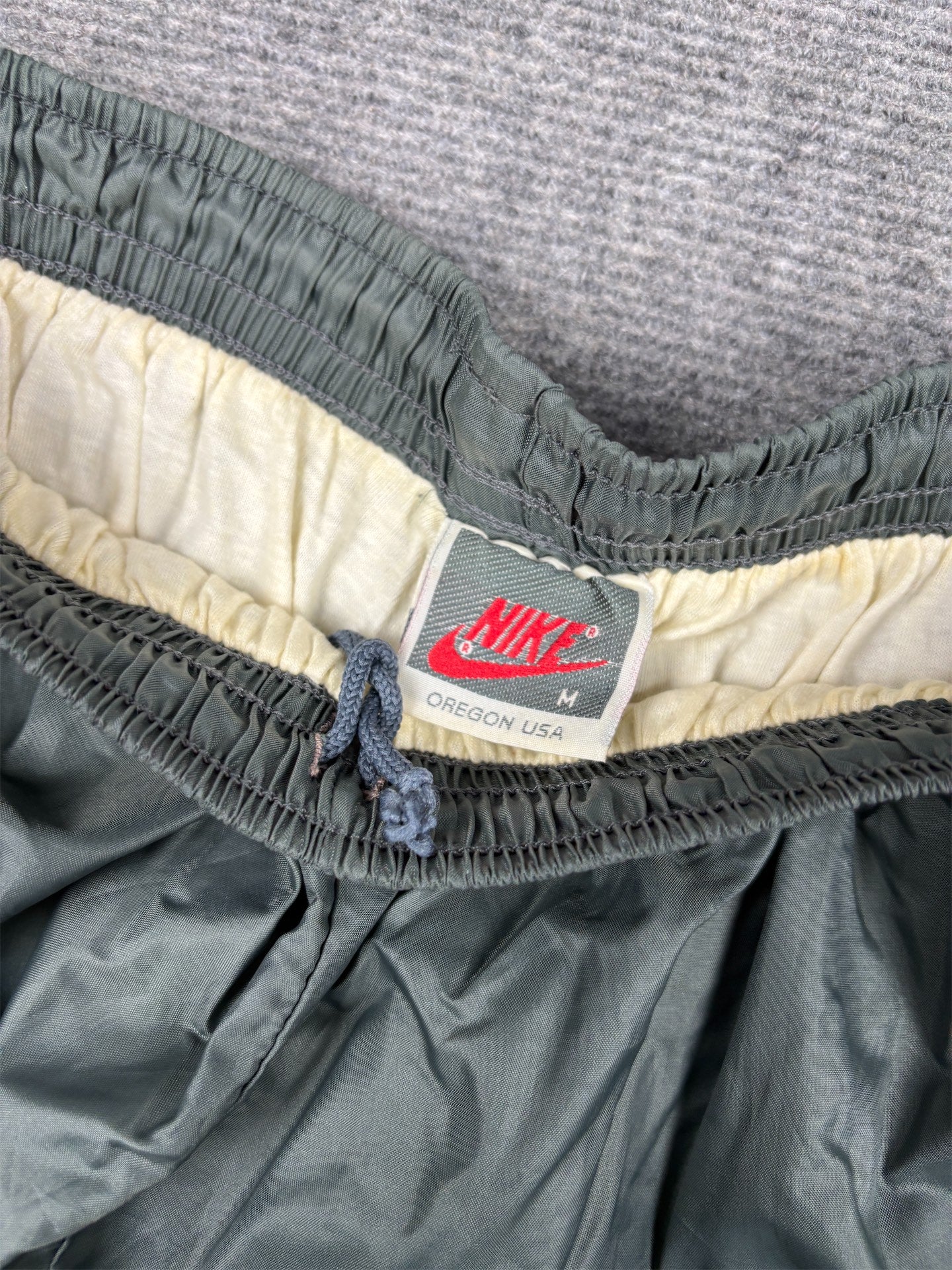 Vintage 80s Nike Track Pants M Grey Pink Logo Parachute Cuffed Ankle Zips
