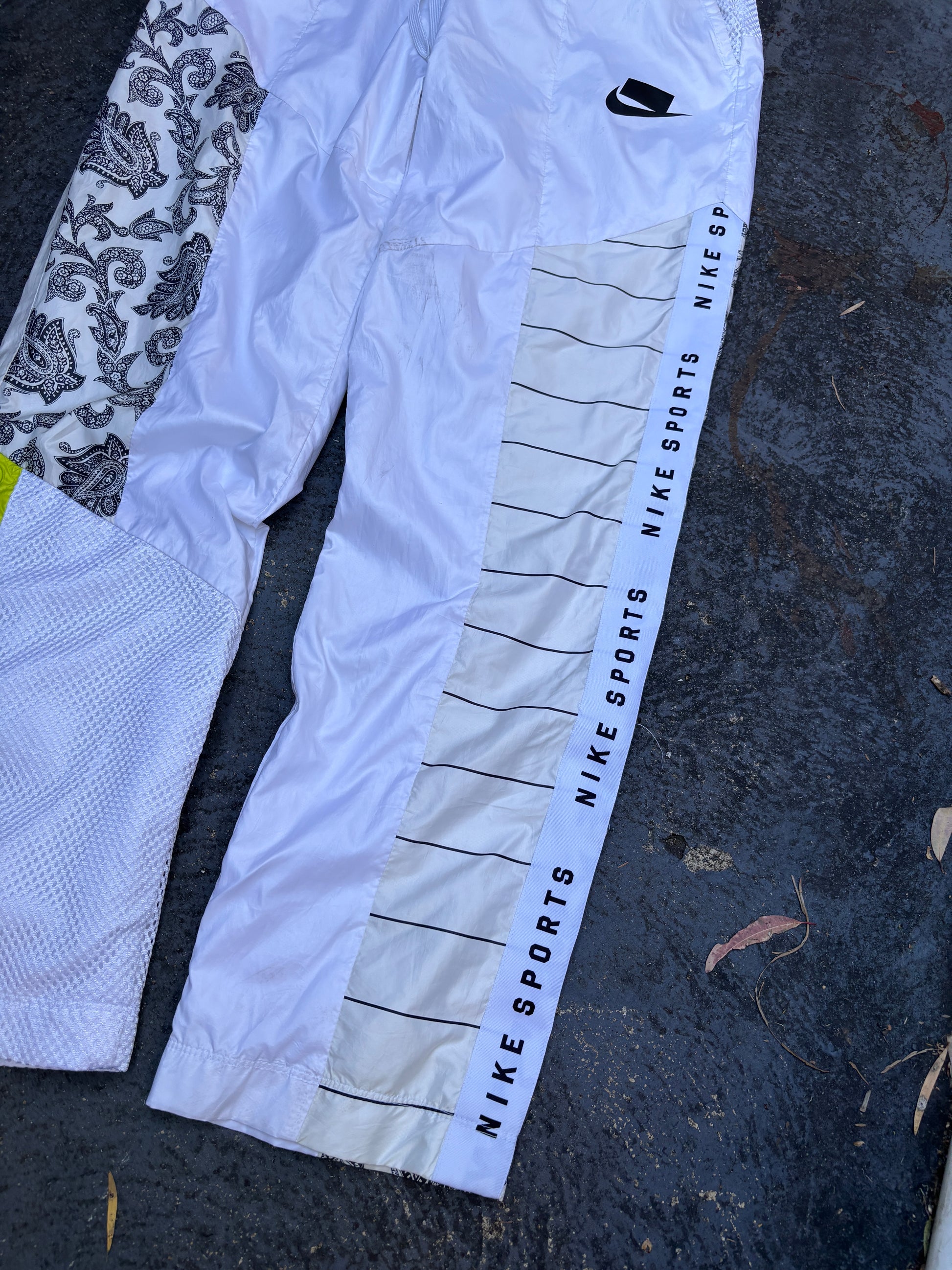 Nike Track Pants Size M Women’s White Pattern Detail Straight Leg Popper Ankle