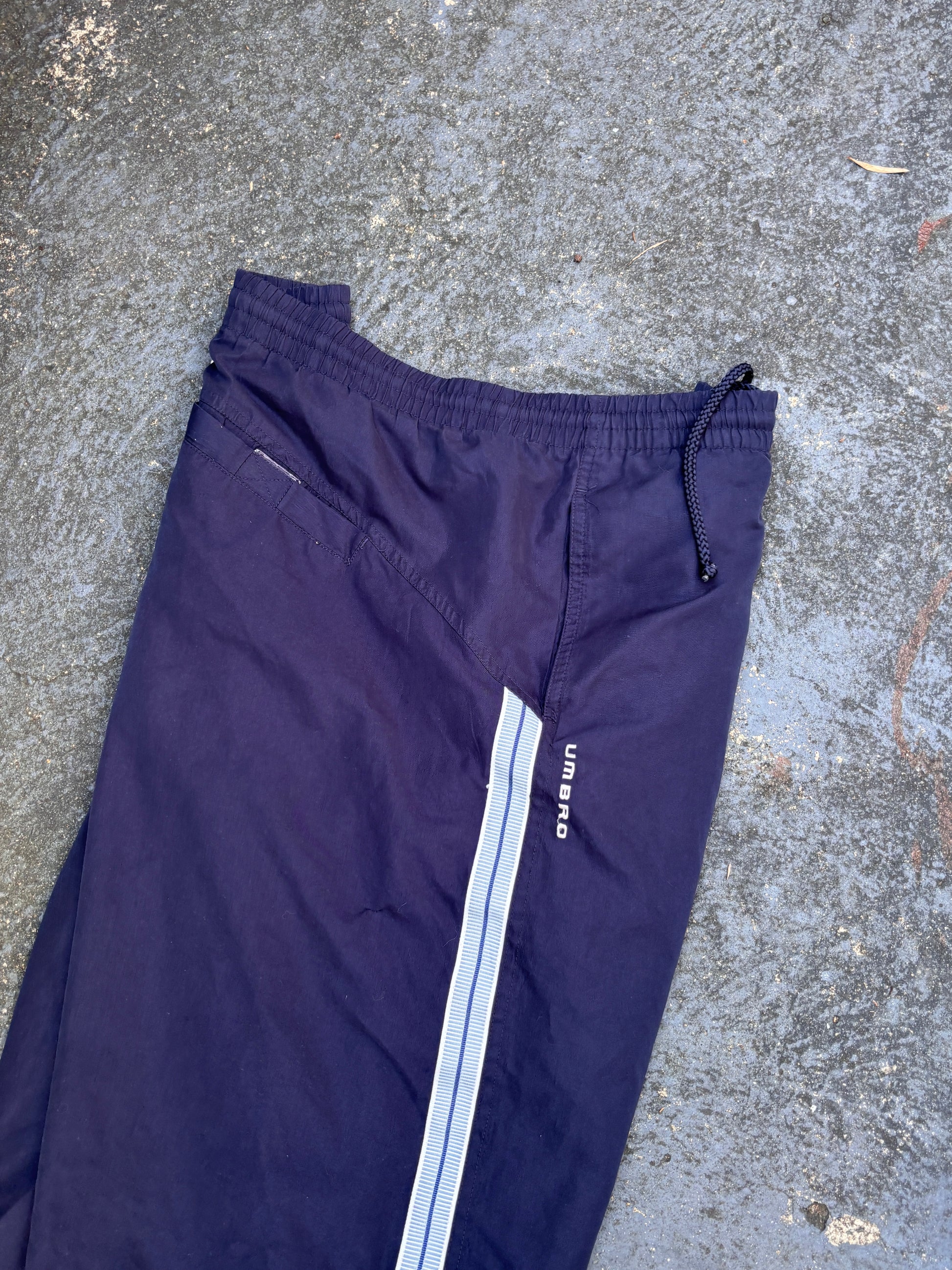 Vintage 90s/Y2K Umbro Track Pants Size L Navy Blue Tape Detail Wide Leg Ankle Zip