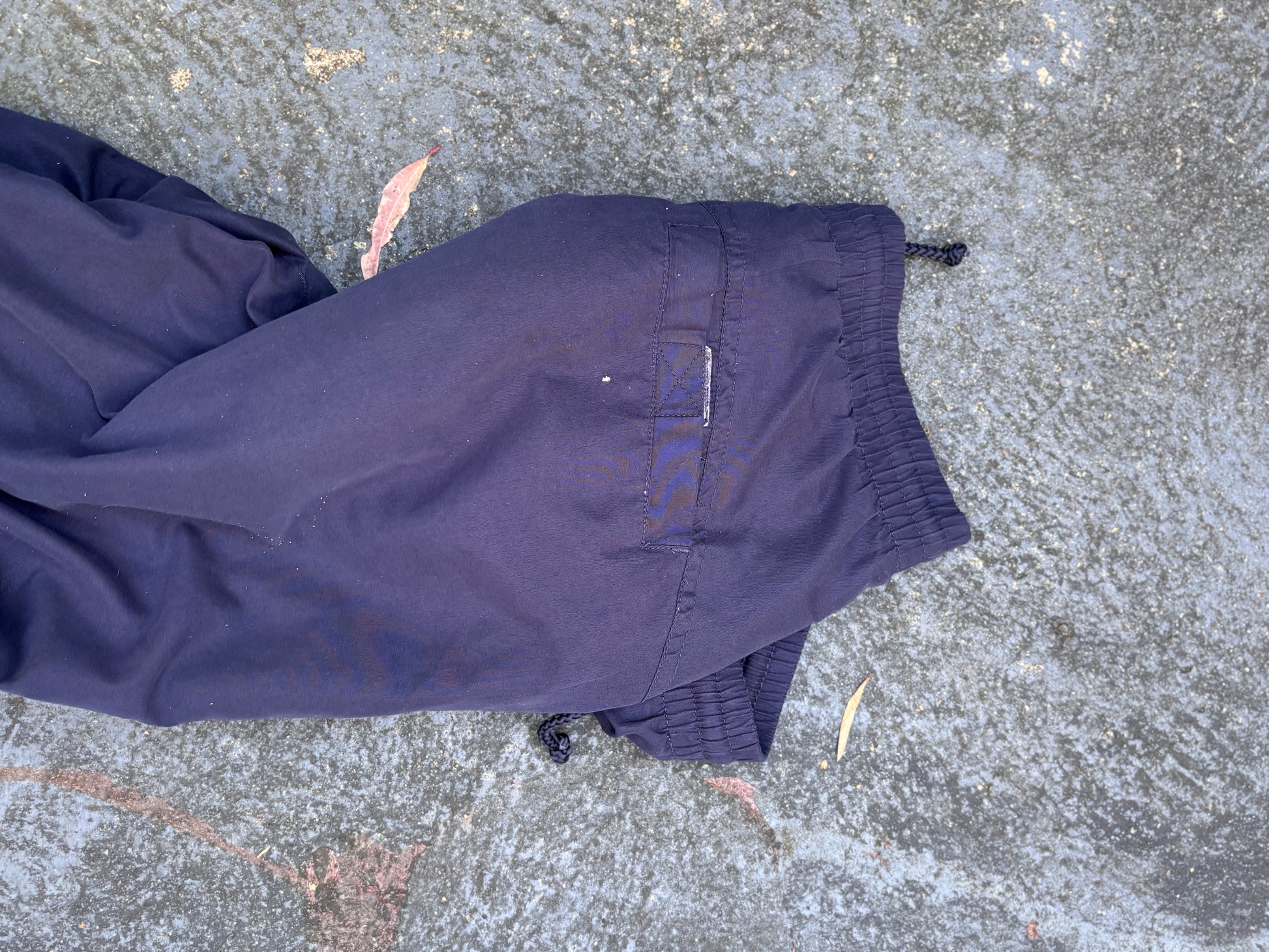 Vintage 90s/Y2K Umbro Track Pants Size L Navy Blue Tape Detail Wide Leg Ankle Zip