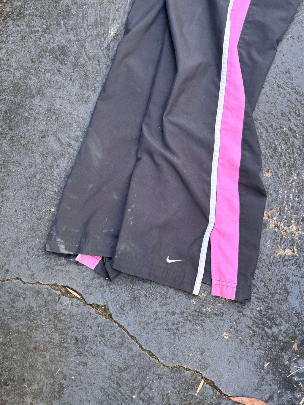 Vintage Y2K Nike Track Pants Women’s Size M Grey Pink Wide Leg Ankle Slit Swoosh Logo