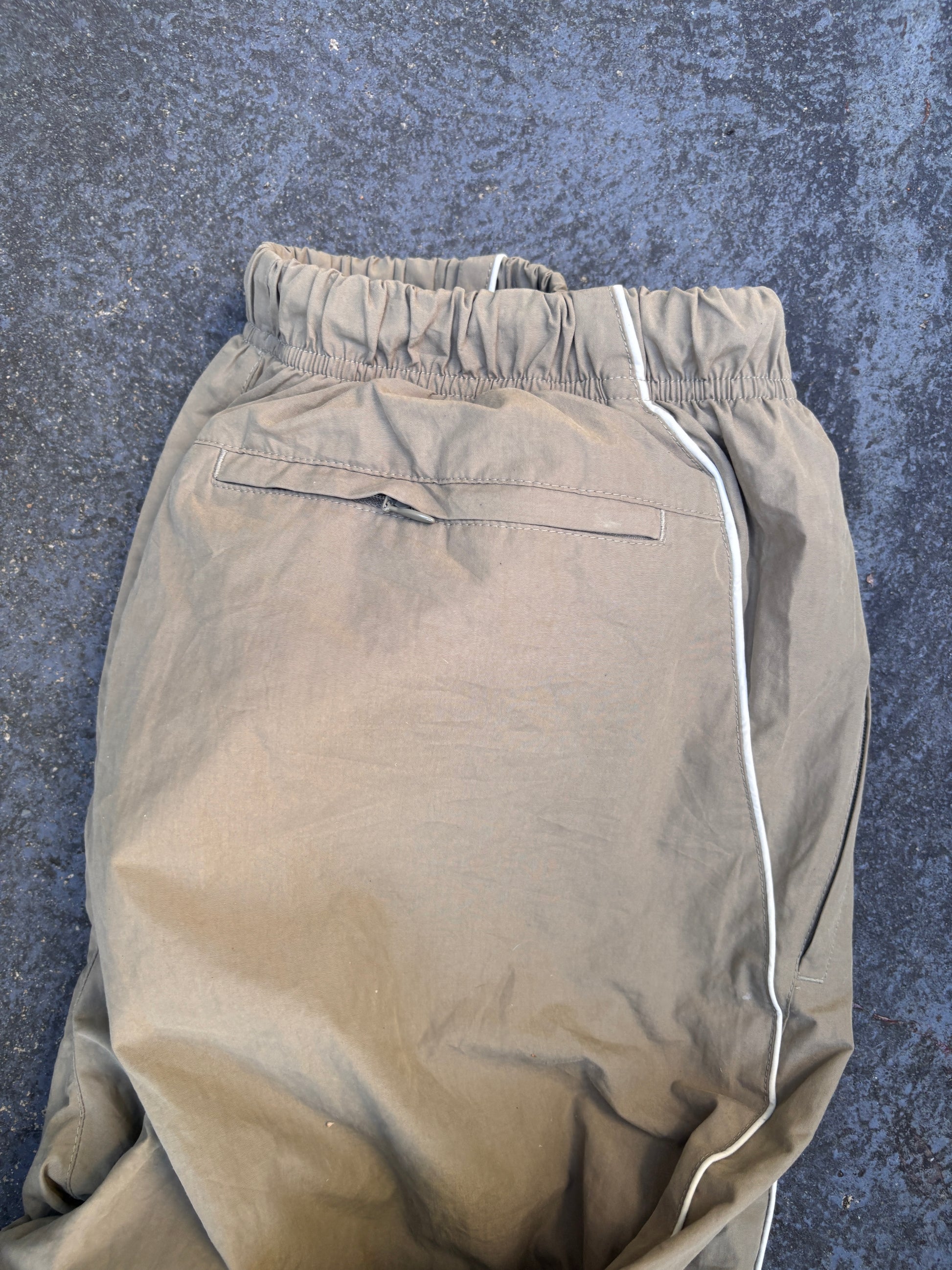 Vintage Y2K Nike Track Pants Size L Brown Khaki White Piping Wide Leg RARE COLOURWAY