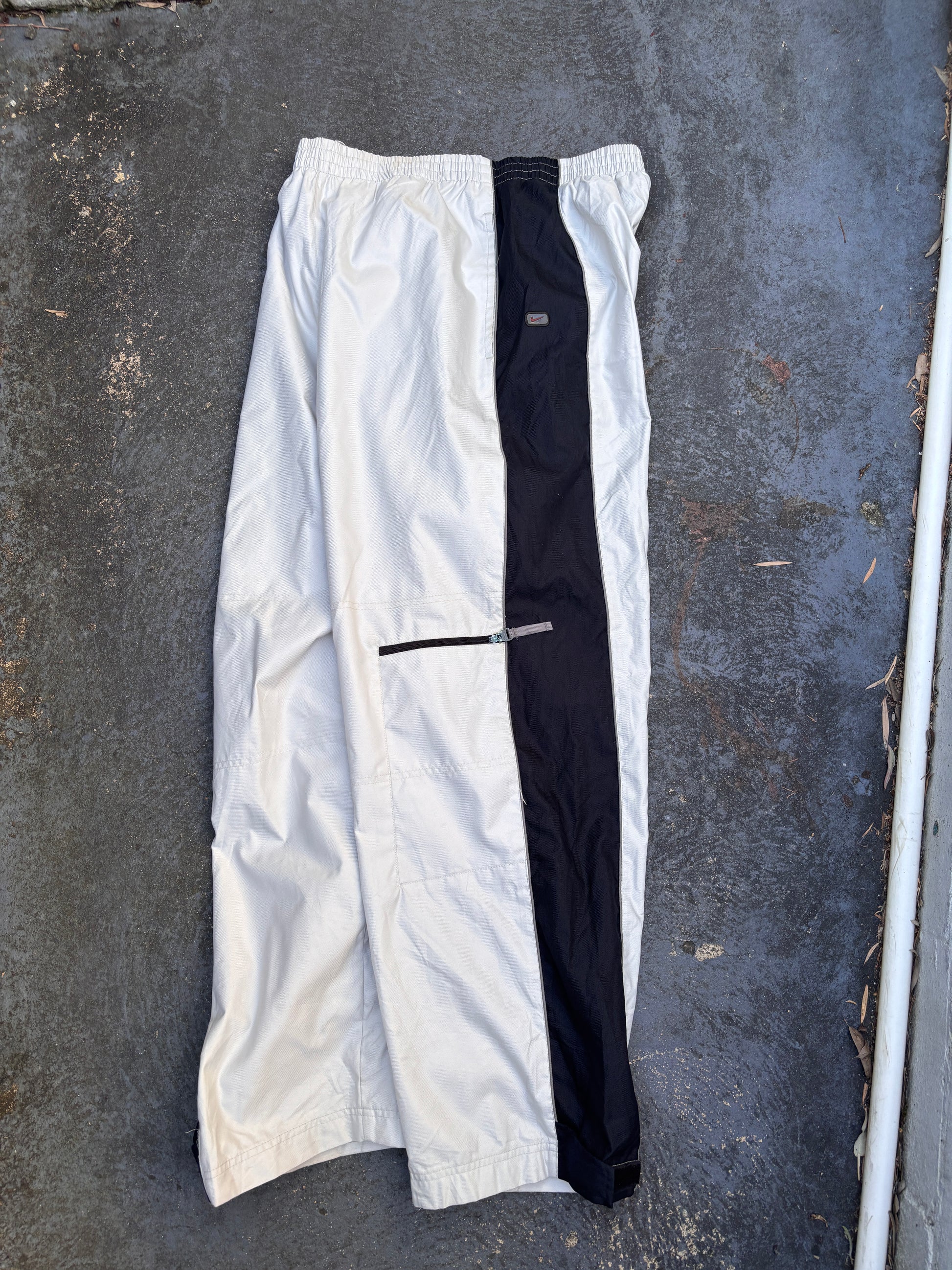 Vintage Y2K Nike Cargo Track Pants Size XL Light Grey Navy Detail Hiking Style Wide Leg