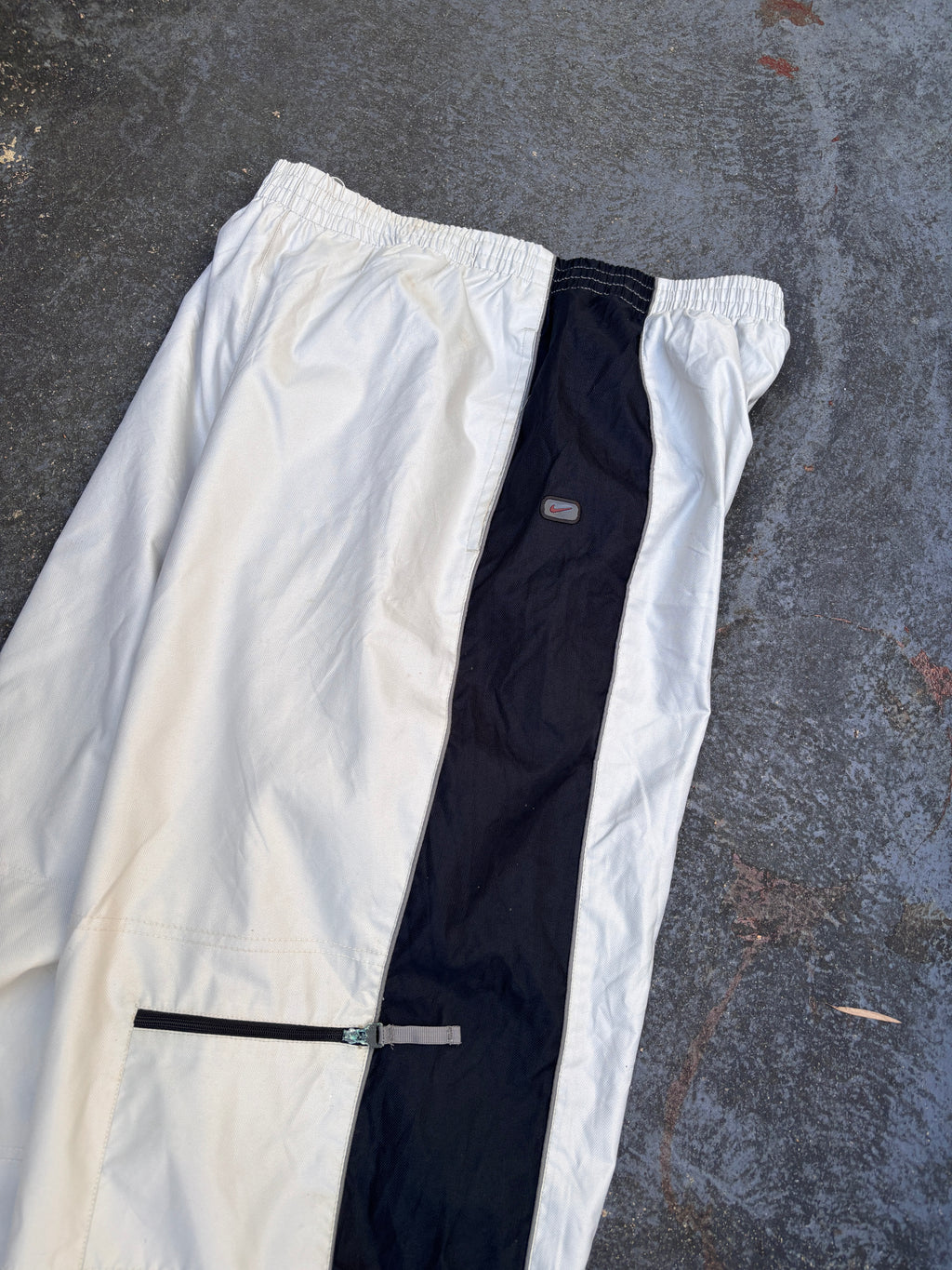 Vintage Y2K Nike Cargo Track Pants Size XL Light Grey Navy Detail Hiking Style Wide Leg