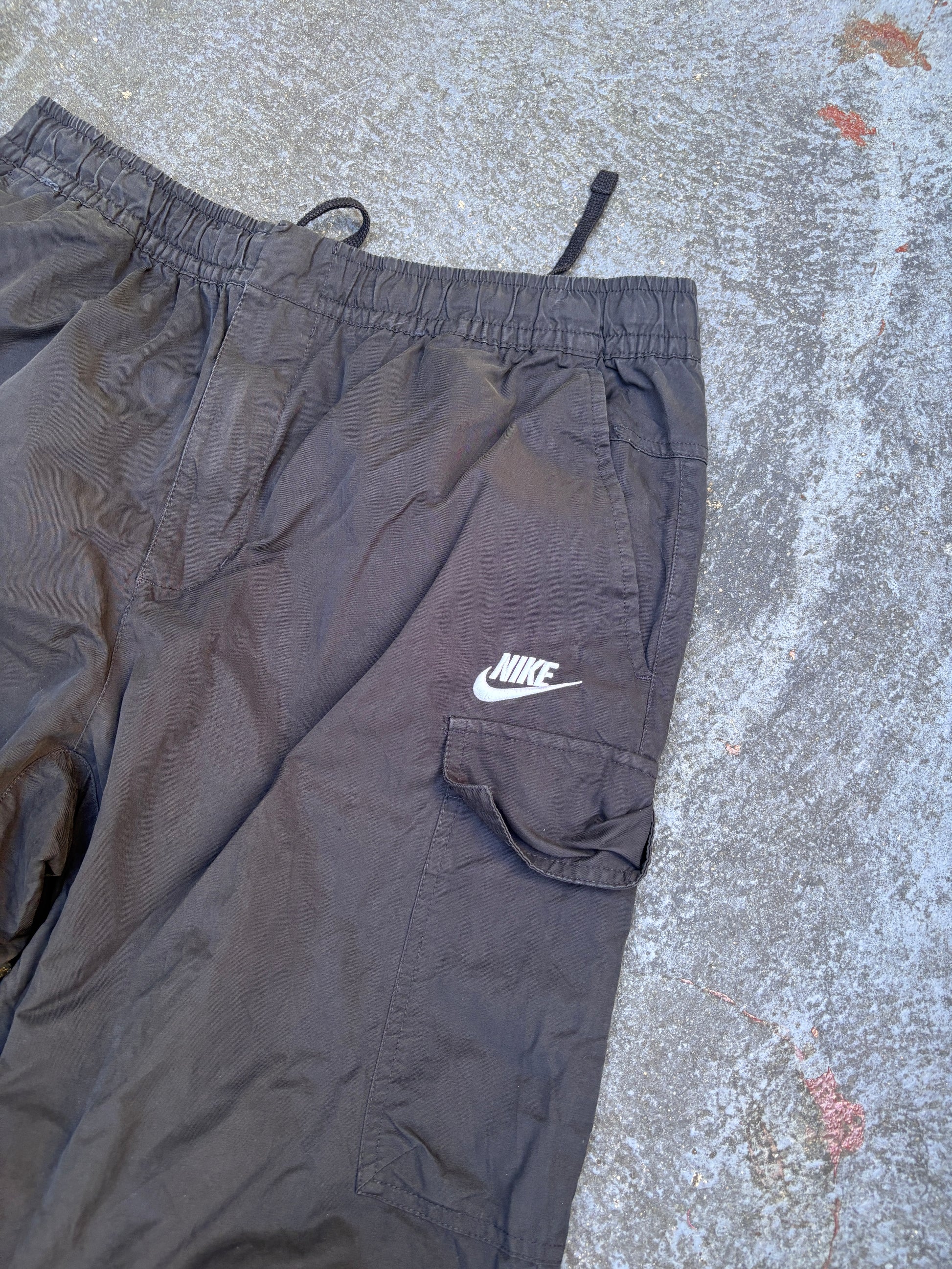 Nike Cargo Track Pants Women’s Size XL Black Hip Logo Straight Leg