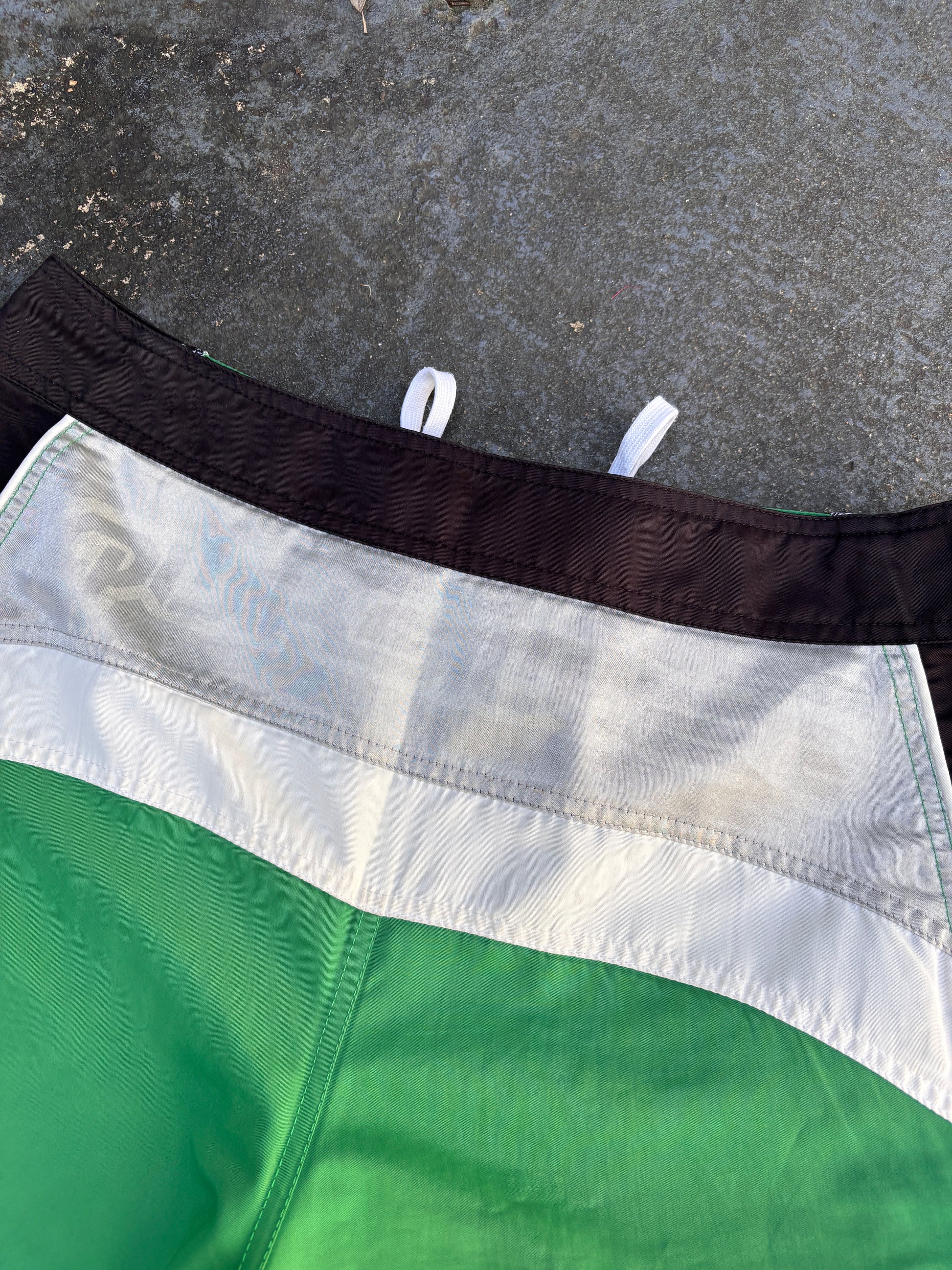 Vintage Y2K Quiksilver Board Shorts Sz M Green Silver Spell Out Logo Drawstring