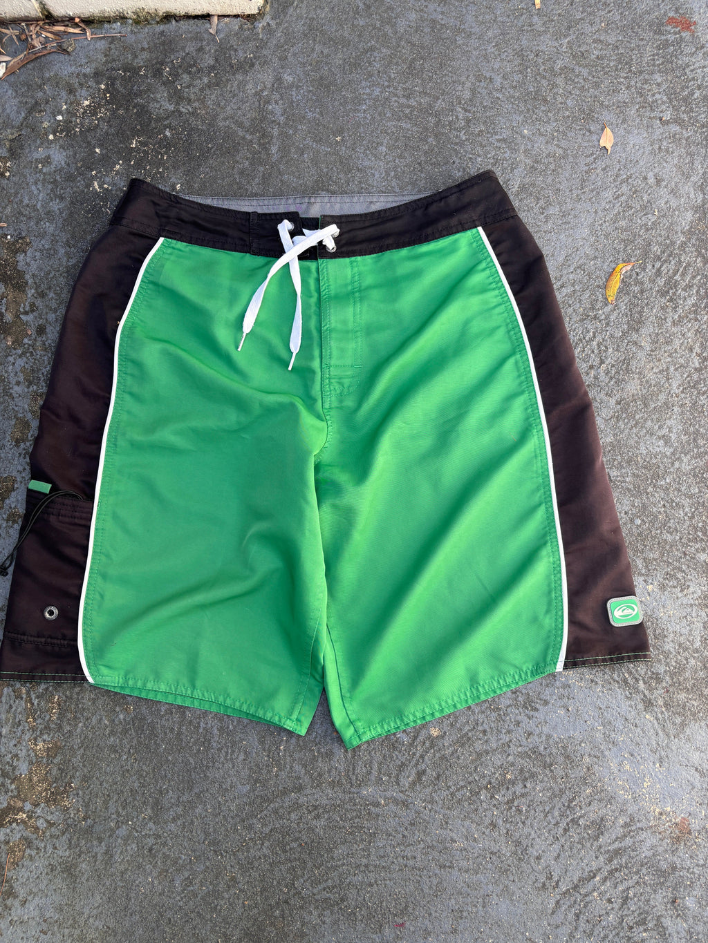 Vintage Y2K Quiksilver Board Shorts Sz M Green Silver Spell Out Logo Drawstring