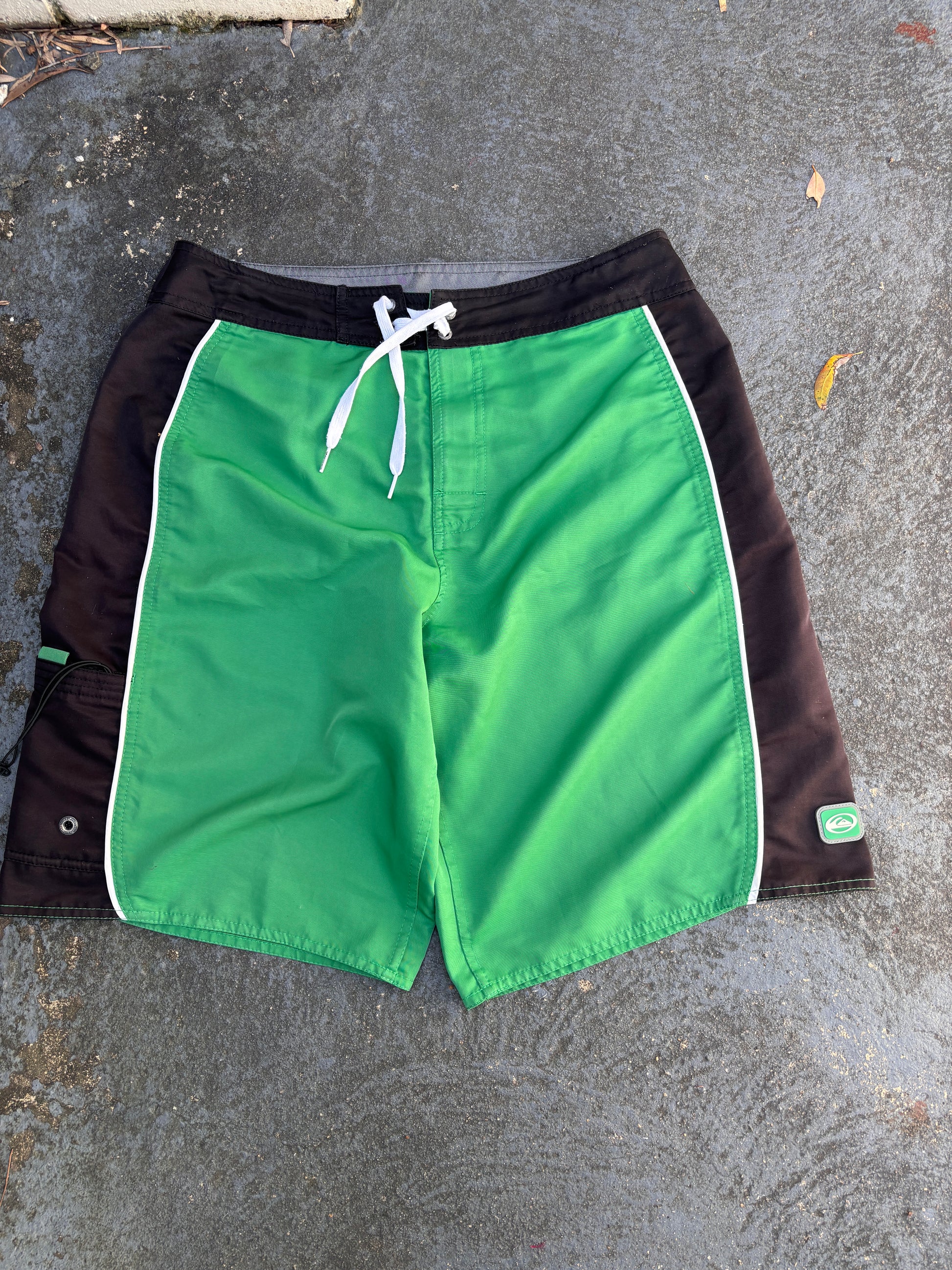 Vintage Y2K Quiksilver Board Shorts Sz M Green Silver Spell Out Logo Drawstring