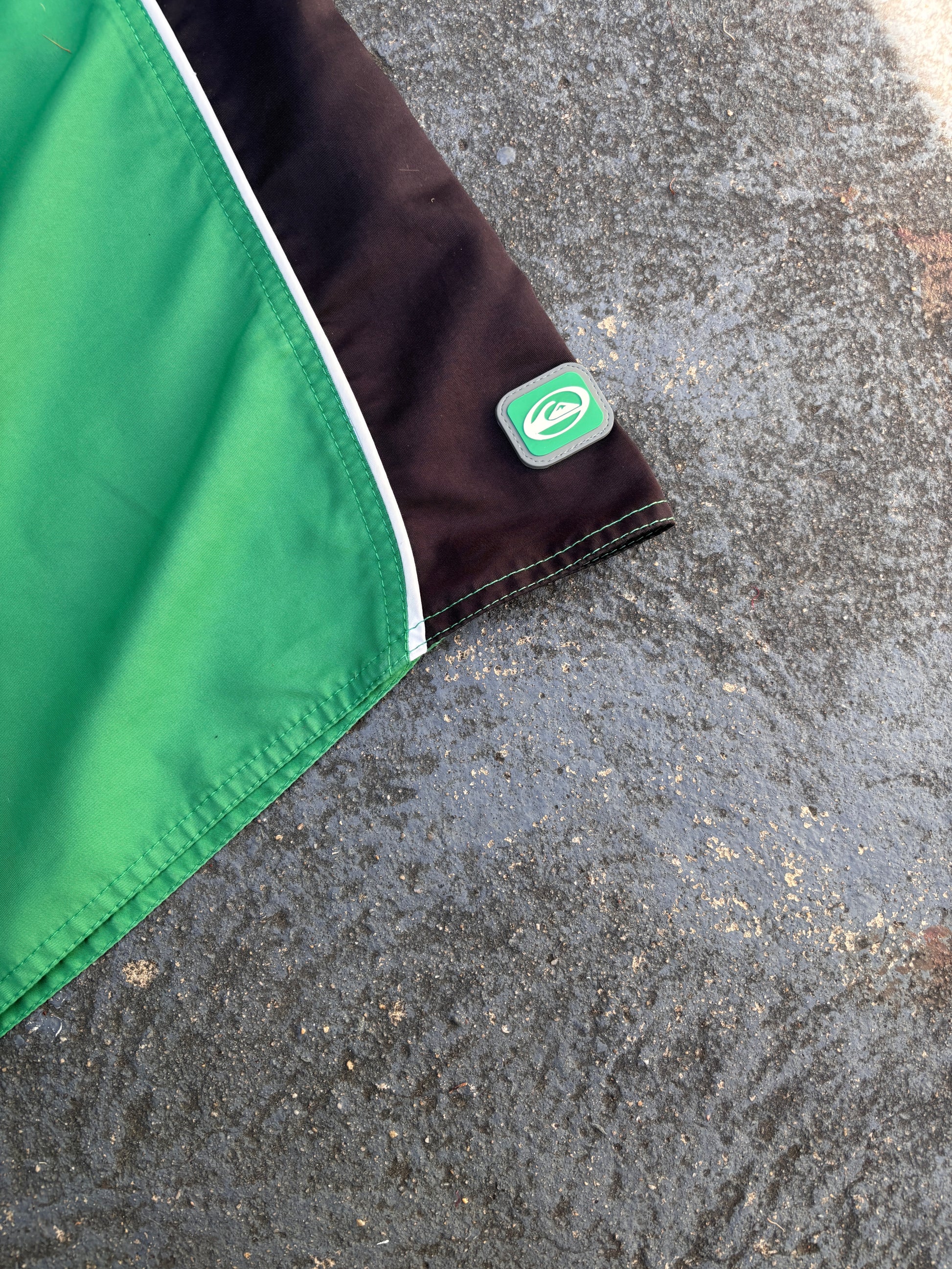 Vintage Y2K Quiksilver Board Shorts Sz M Green Silver Spell Out Logo Drawstring