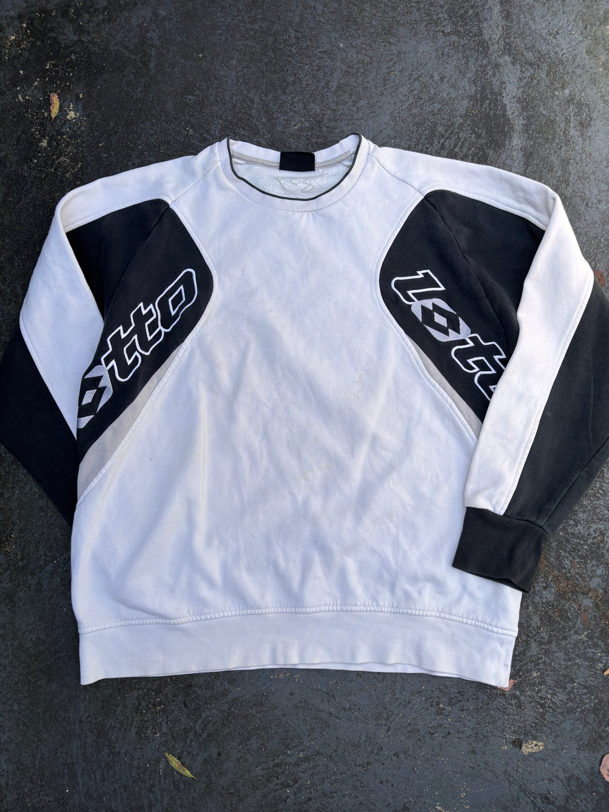 Vintage 90s Lotto Jumper Size XL White Black Spell Out Embroidered Logo Sweatshirt