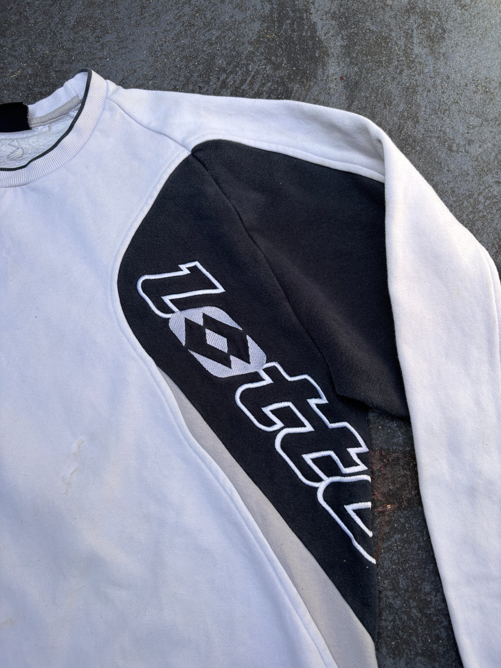 Vintage 90s Lotto Jumper Size XL White Black Spell Out Embroidered Logo Sweatshirt