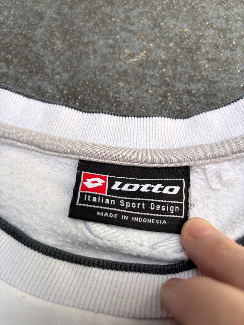 Vintage 90s Lotto Jumper Size XL White Black Spell Out Embroidered Logo Sweatshirt