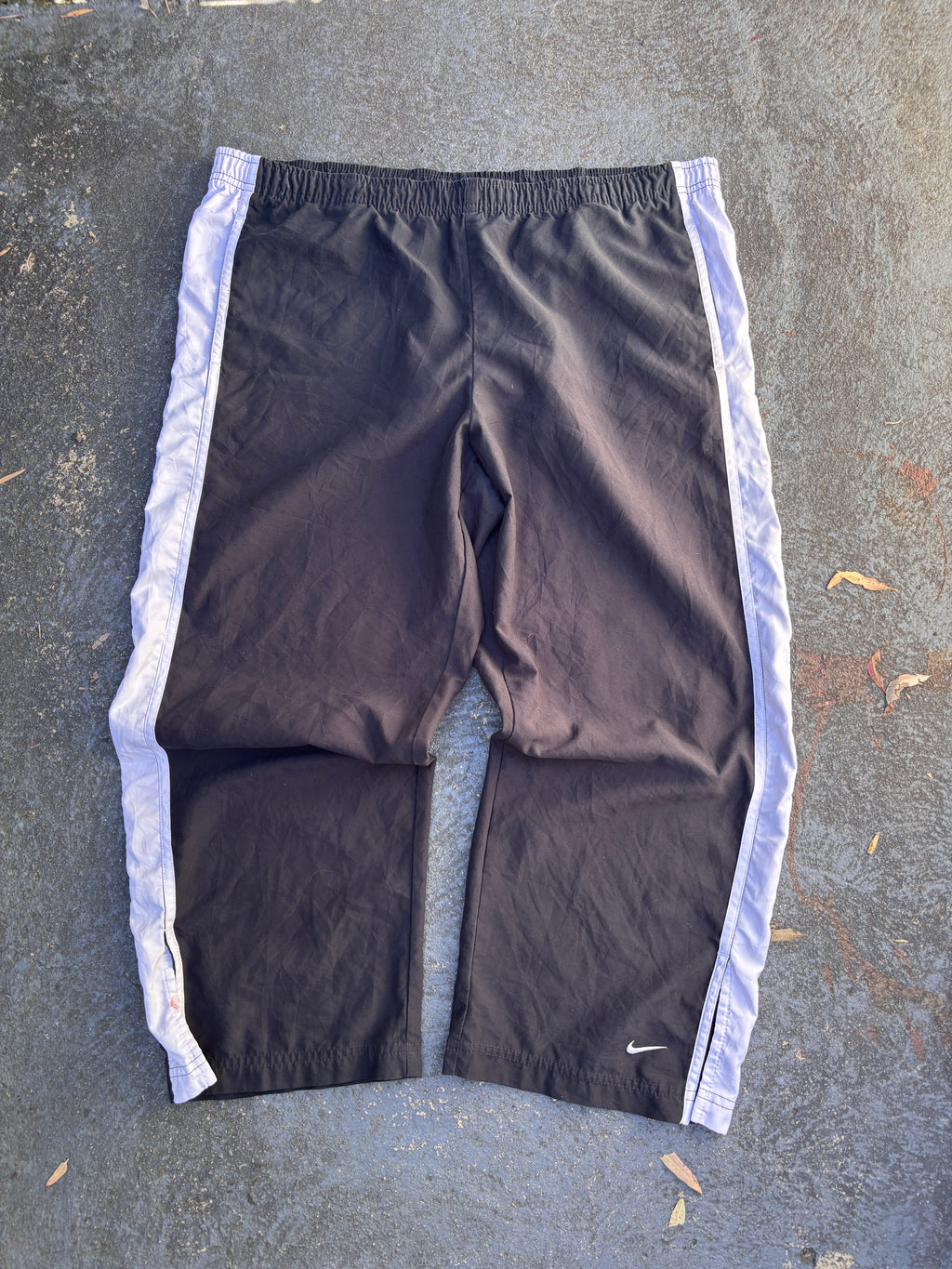 Vintage Y2K Nike 3/4 Track Pants Women’s Size L Black White Side Detail Ankle Swoosh