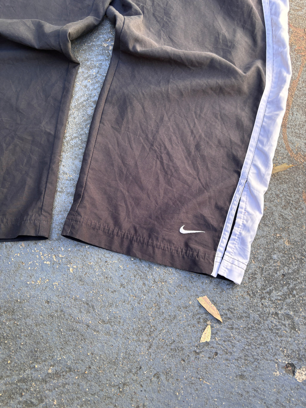 Vintage Y2K Nike 3/4 Track Pants Women’s Size L Black White Side Detail Ankle Swoosh