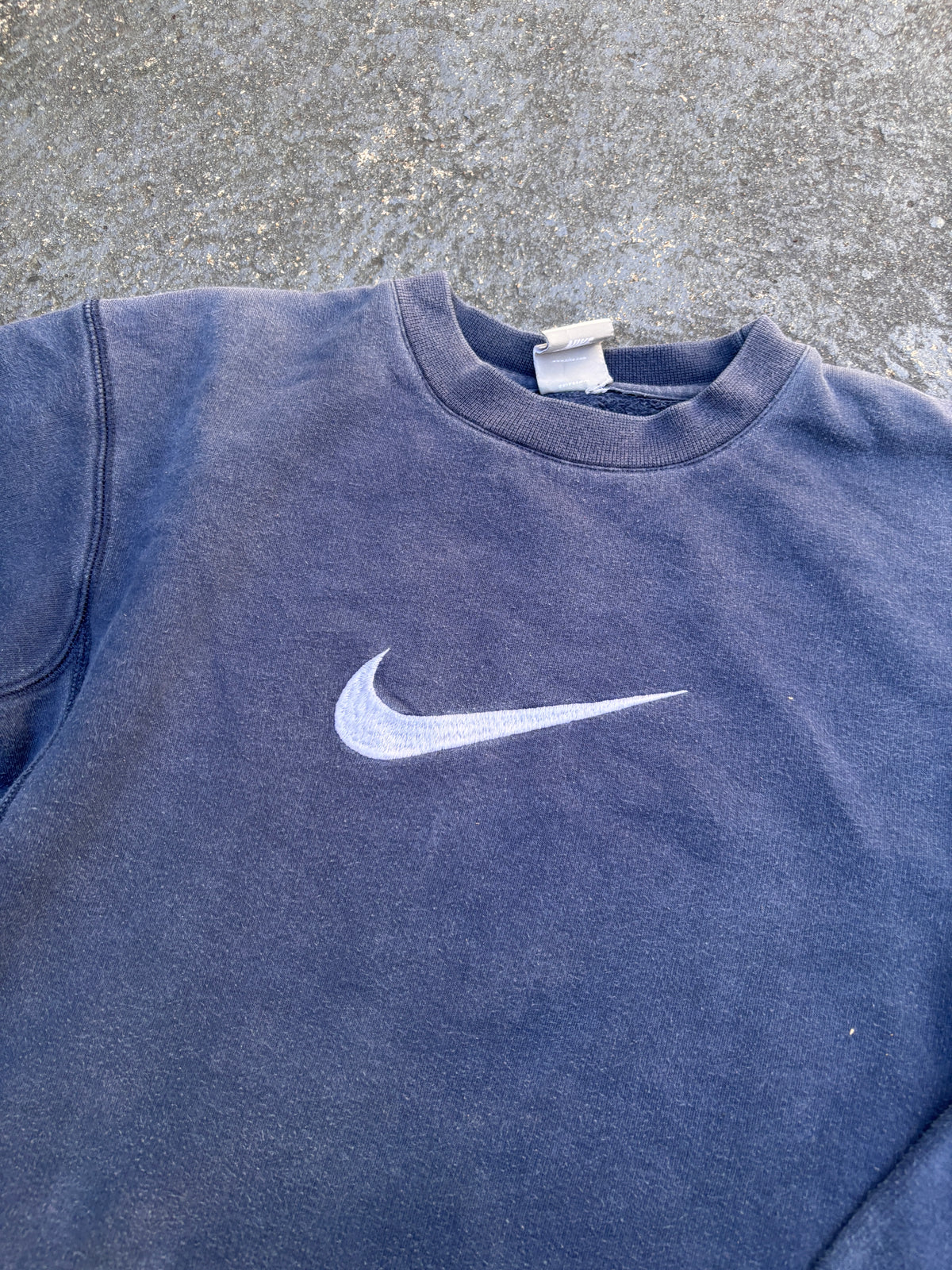 Vintage Y2K Nike Jumper Size M Navy Large Front Swoosh Sun Faded Sweatshirt