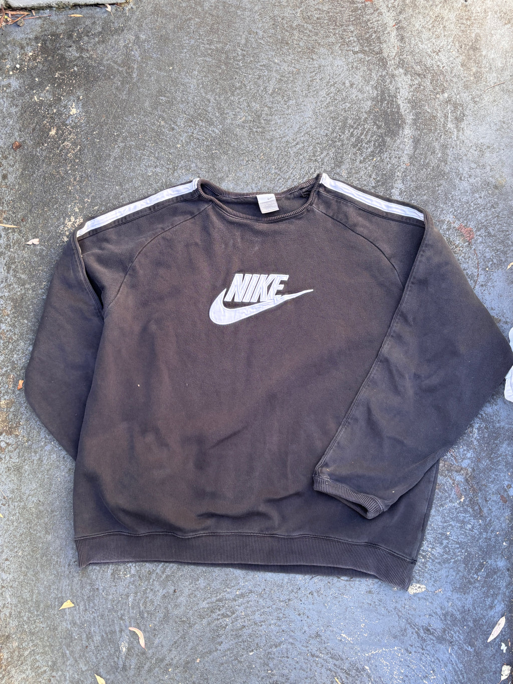 Vintage Y2K Nike Jumper Size XXL Black Grey Detail Large Front Logo Faded Sweatshirt