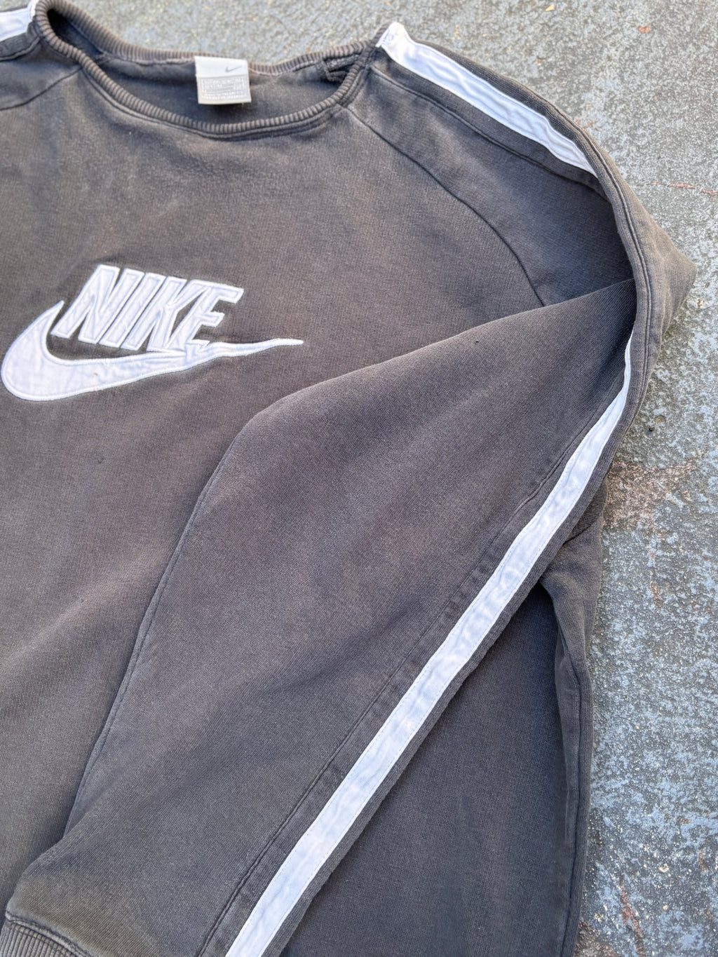 Vintage Y2K Nike Jumper Size XXL Black Grey Detail Large Front Logo Faded Sweatshirt