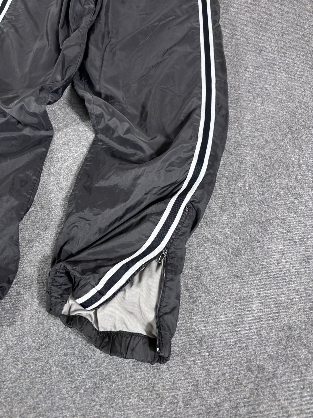 Vintage 90s Nike Track Pants Women's Size XL Black White Detail Nylon Windbreakers Ankle Zip