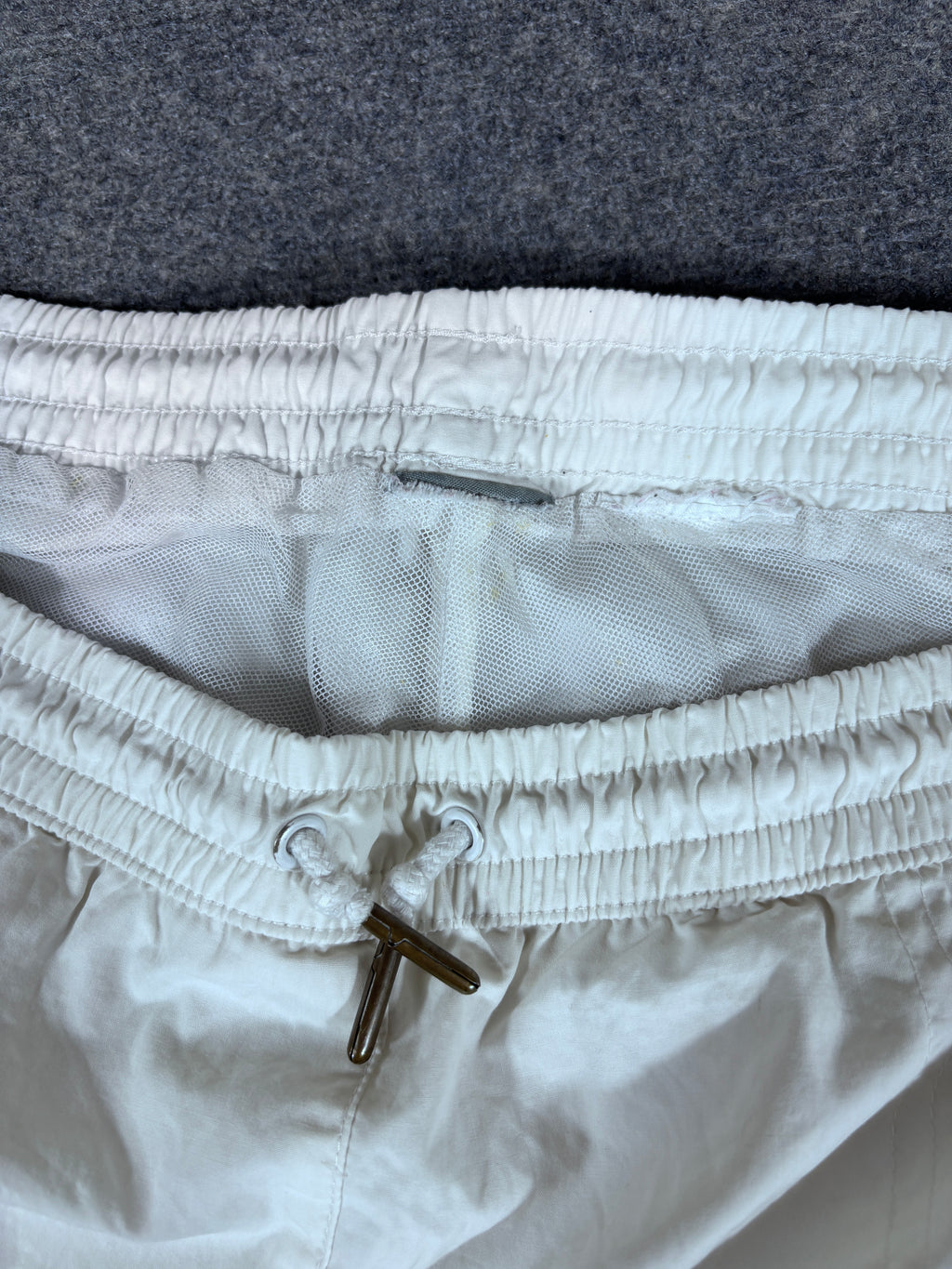 Vintage Y2K Nike Track Pants Women’s L White 3/4 Length Red Hip Logo Nylon Sweatpants