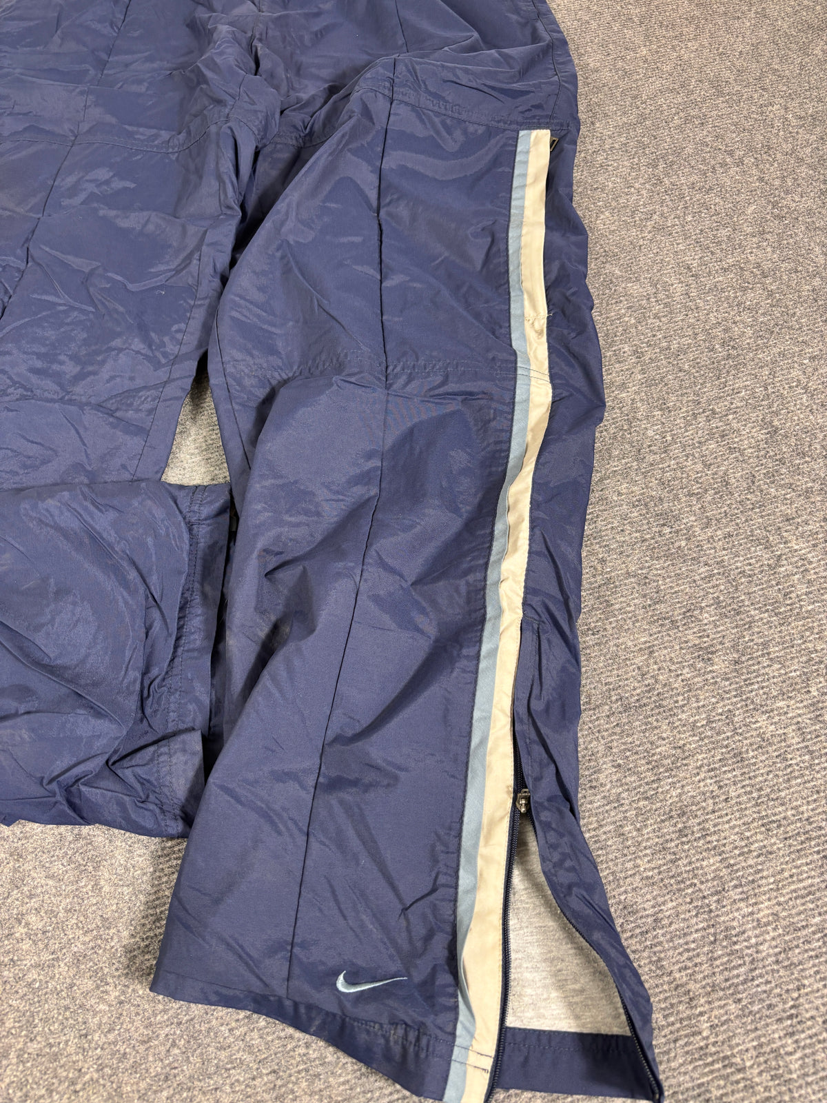 Vintage Y2K Nike Cargo Track Pants Size L Navy White Ankle Swoosh Baggy Nylon Sweatpants