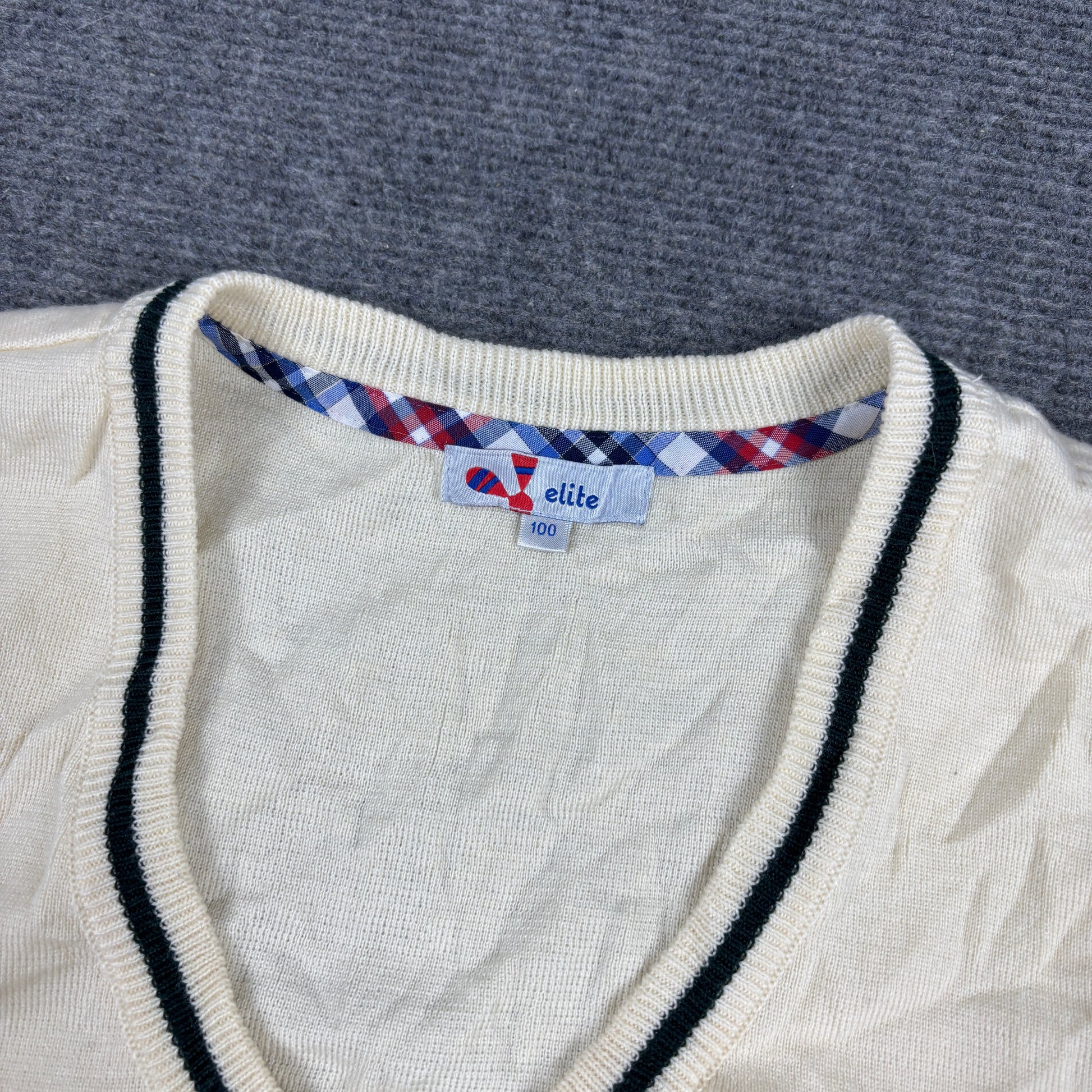 2000s Korean School Uniform Vest Women's Small White V-Neck Jumper