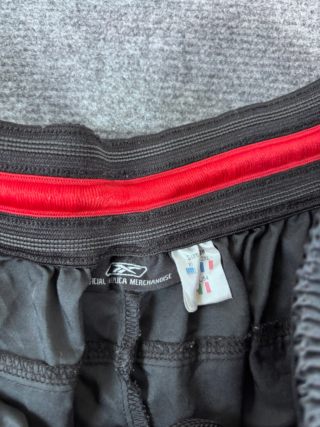 Reebok Liverpool FC Football Shorts Size XL Black Red Piping 2001/2 Reissue