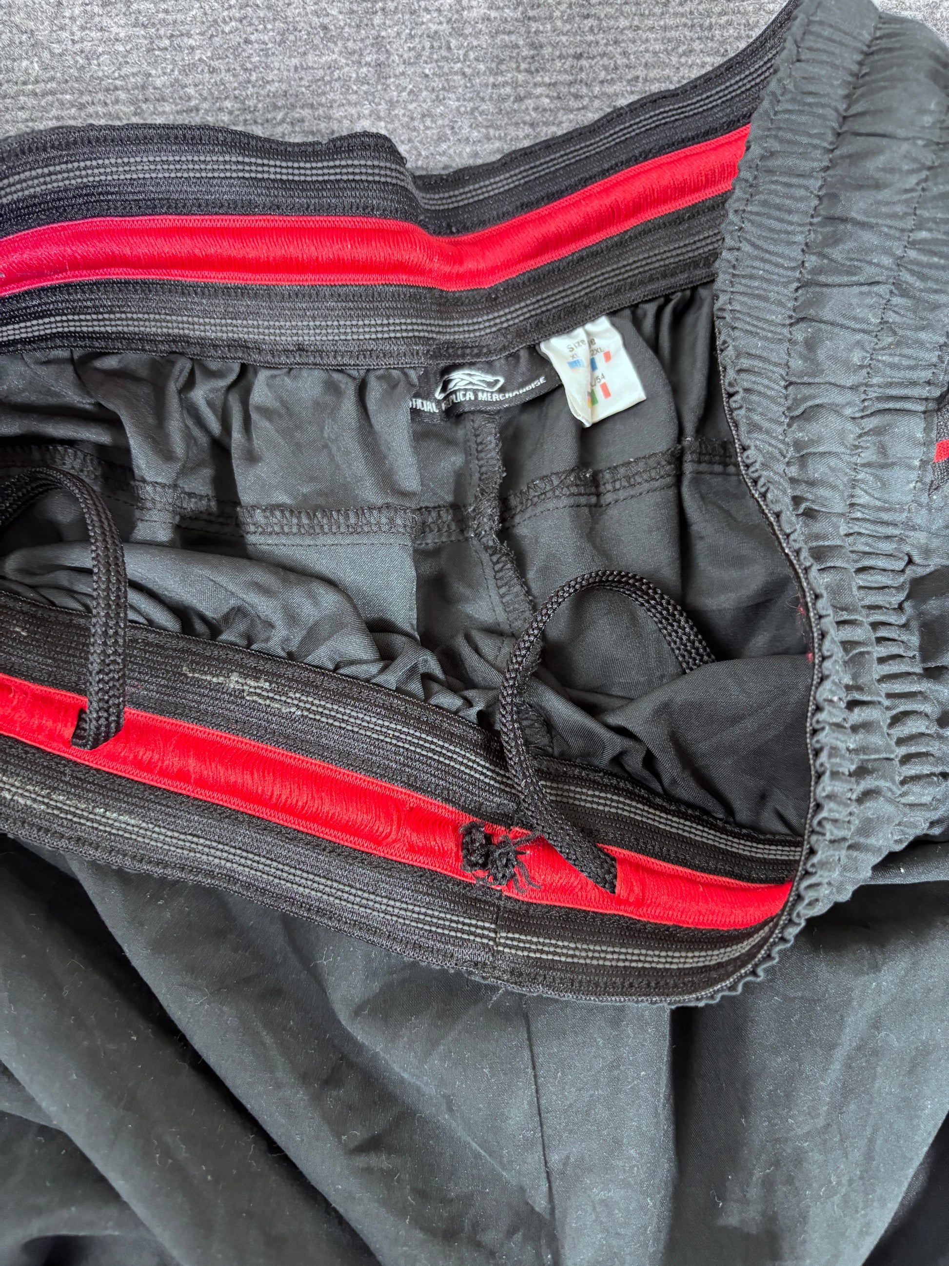 Reebok Liverpool FC Football Shorts Size XL Black Red Piping 2001/2 Reissue