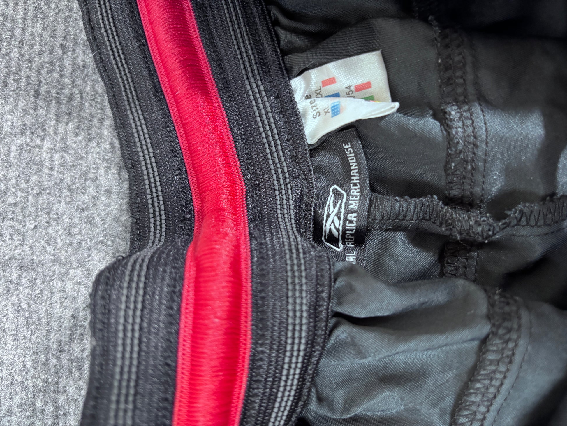 Reebok Liverpool FC Football Shorts Size XL Black Red Piping 2001/2 Reissue