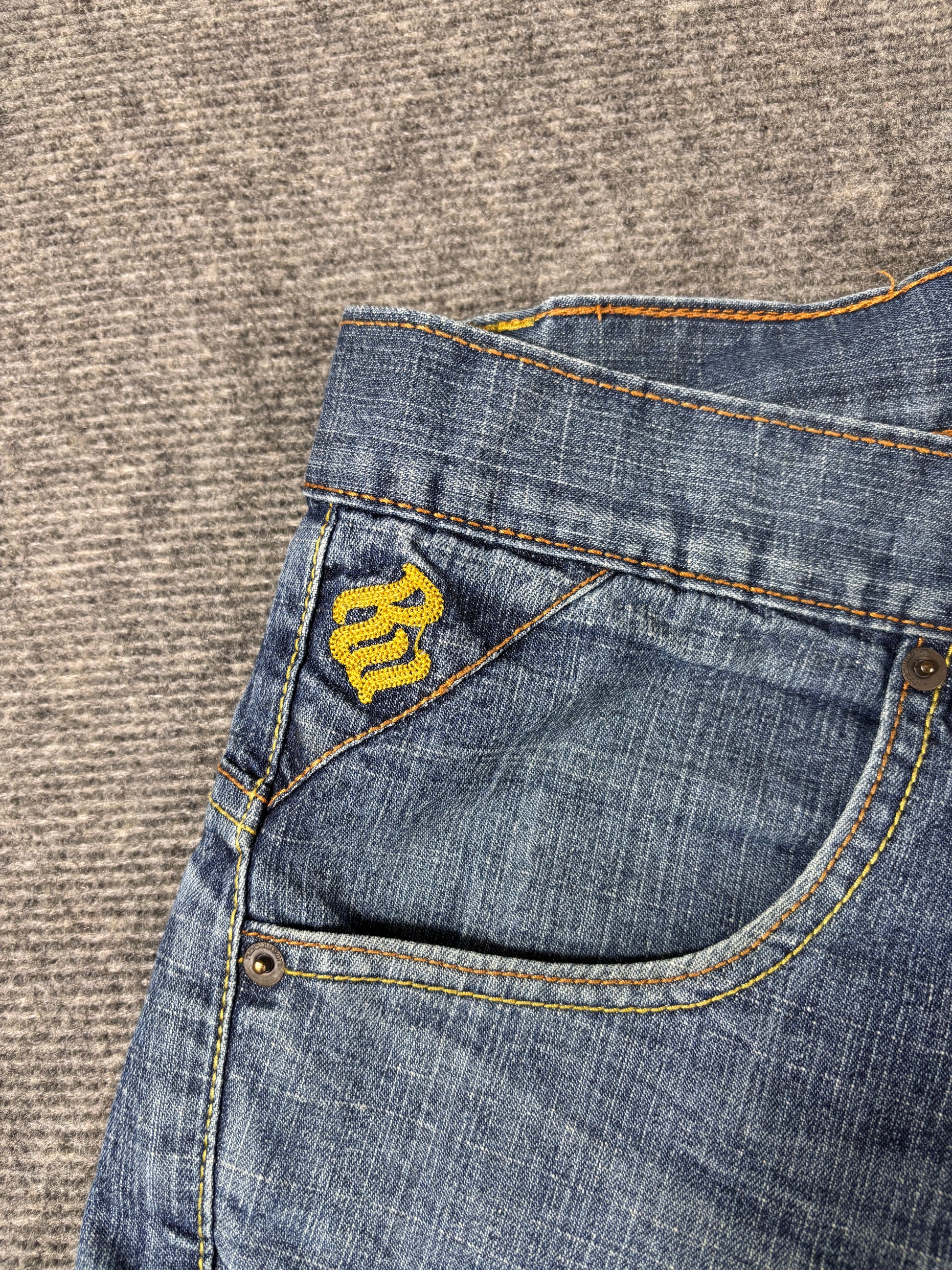 Vintage Y2K Rocawear Denim Shorts Size 48 Light Wash Oversize Baggy Hip-Hop Embroidered