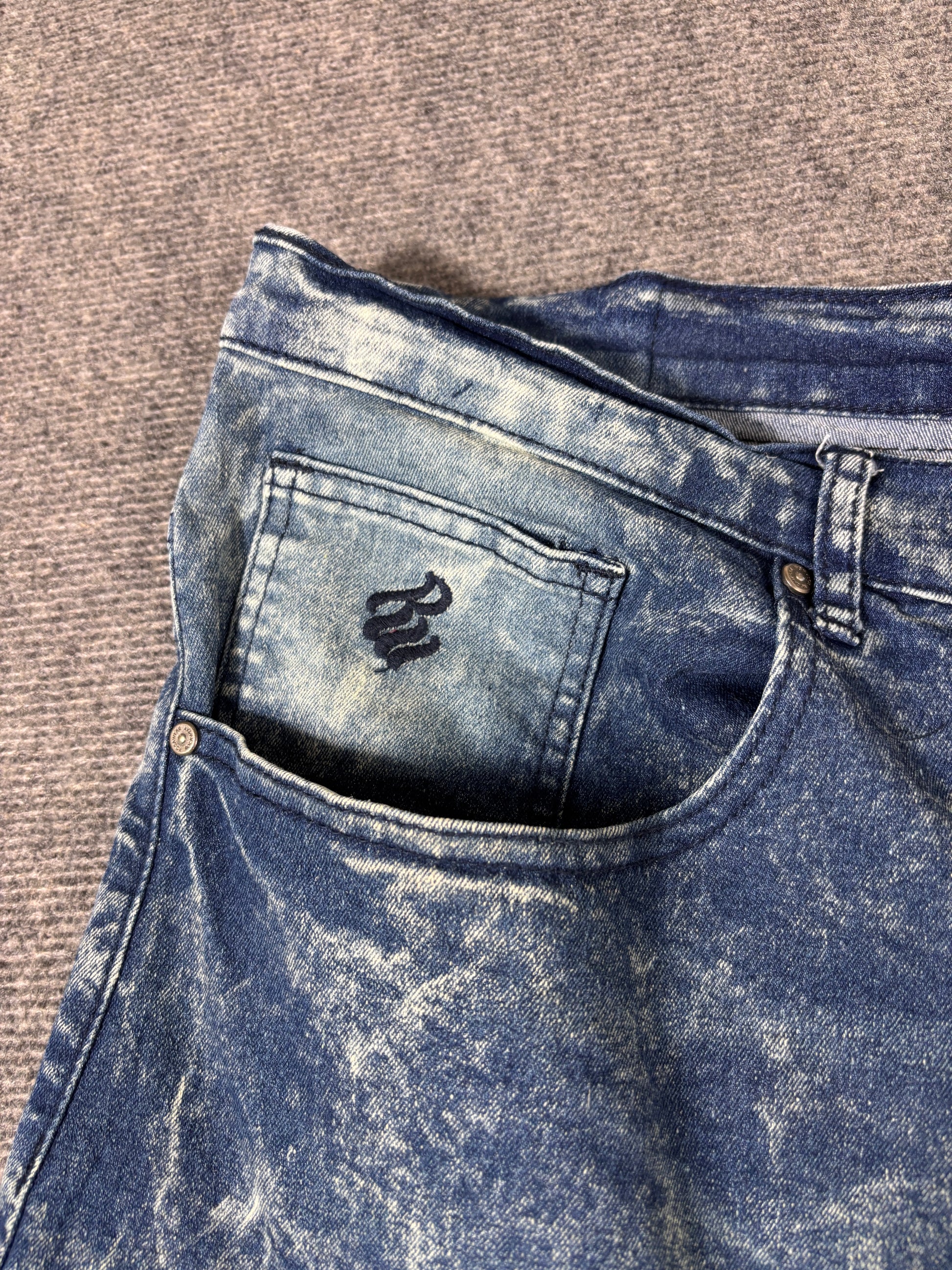 Vintage Rocawear Denim Shorts Men’s 50 Dark Acid-Wash Painted Hip Hop Super Baggy