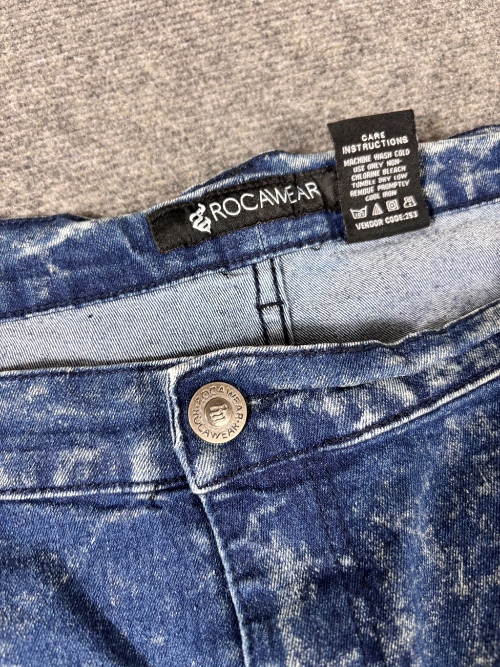 Vintage Rocawear Denim Shorts Men’s 50 Dark Acid-Wash Painted Hip Hop Super Baggy