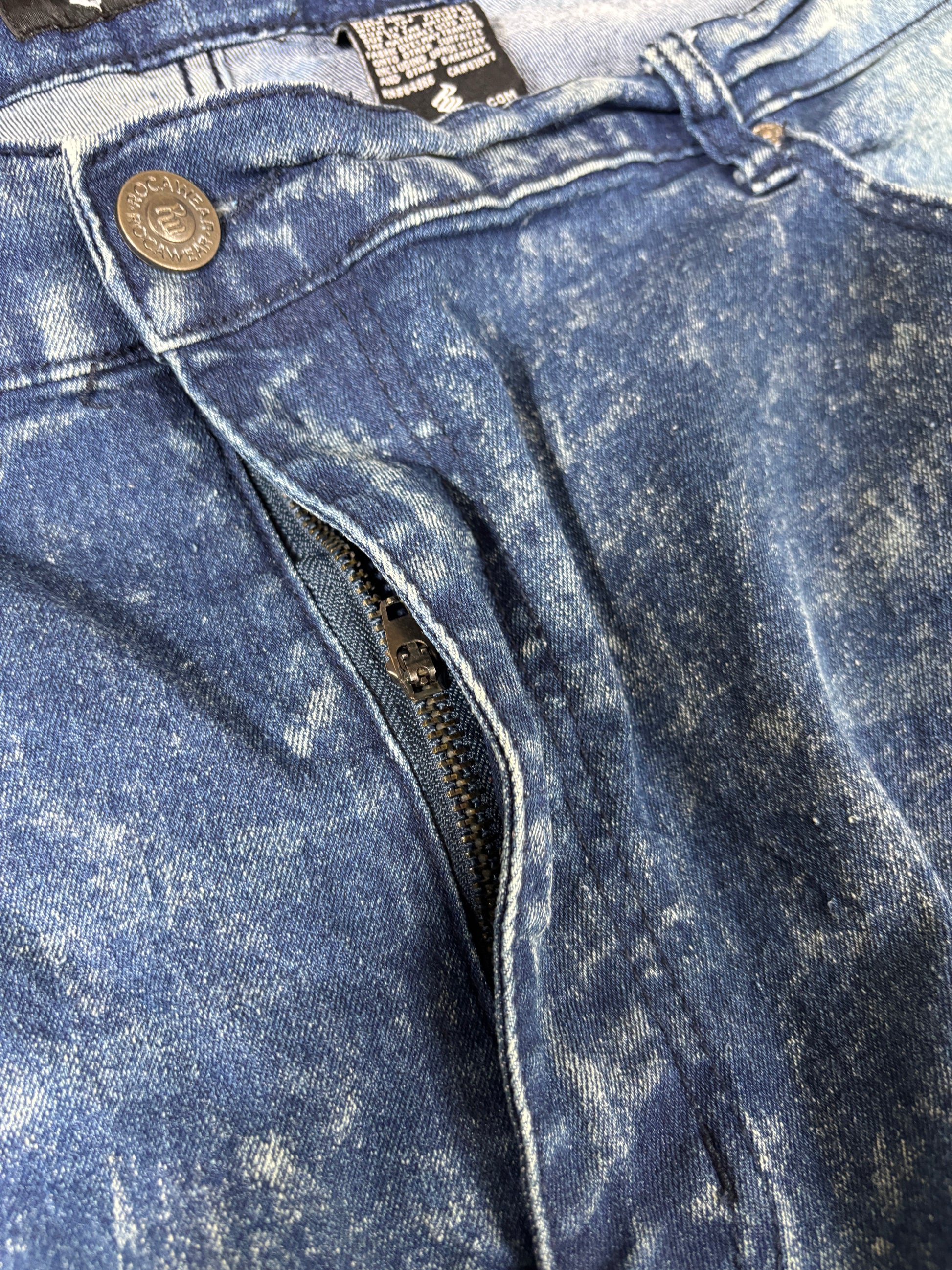 Vintage Rocawear Denim Shorts Men’s 50 Dark Acid-Wash Painted Hip Hop Super Baggy