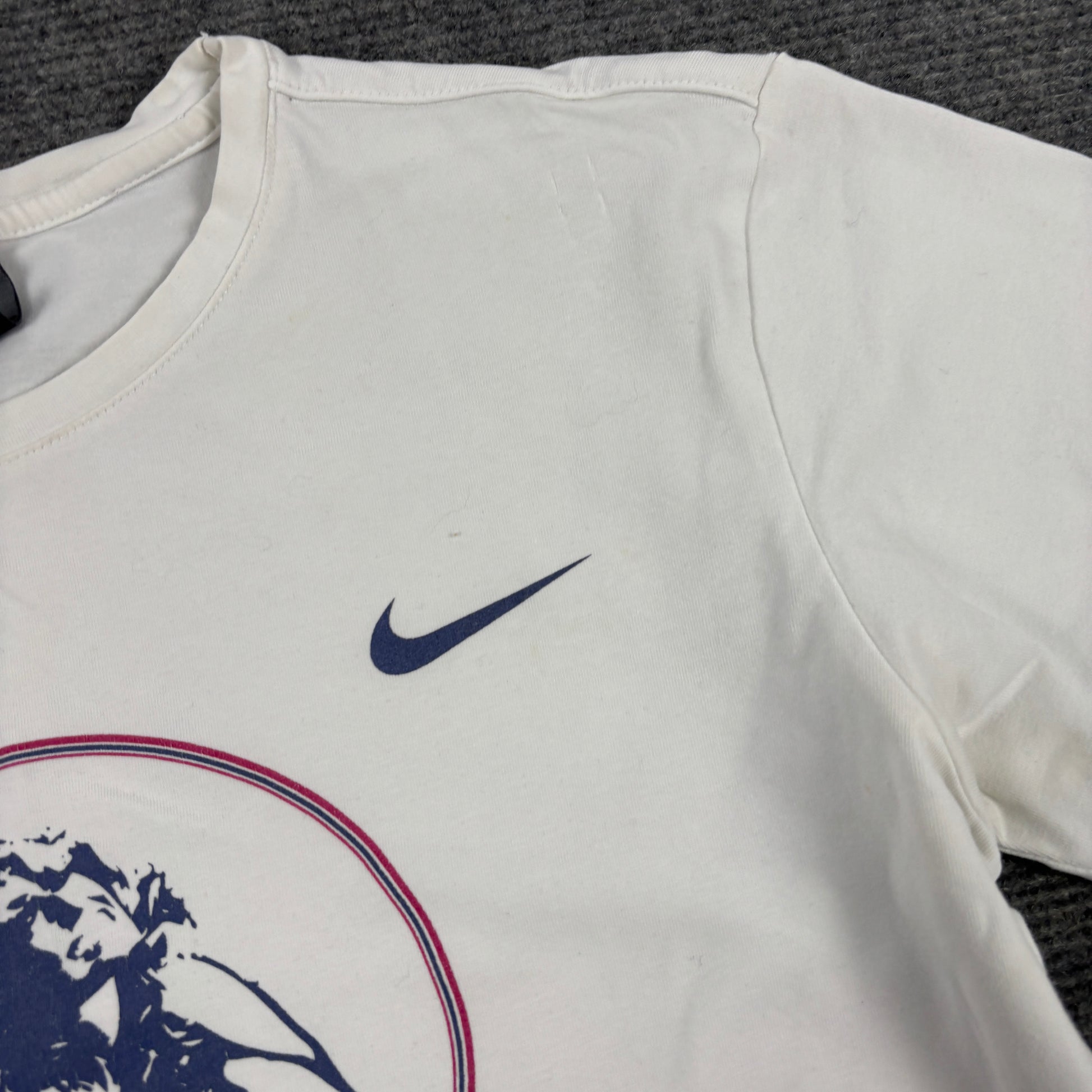 2000s Nike activewear t-shirt women's small white gym tee