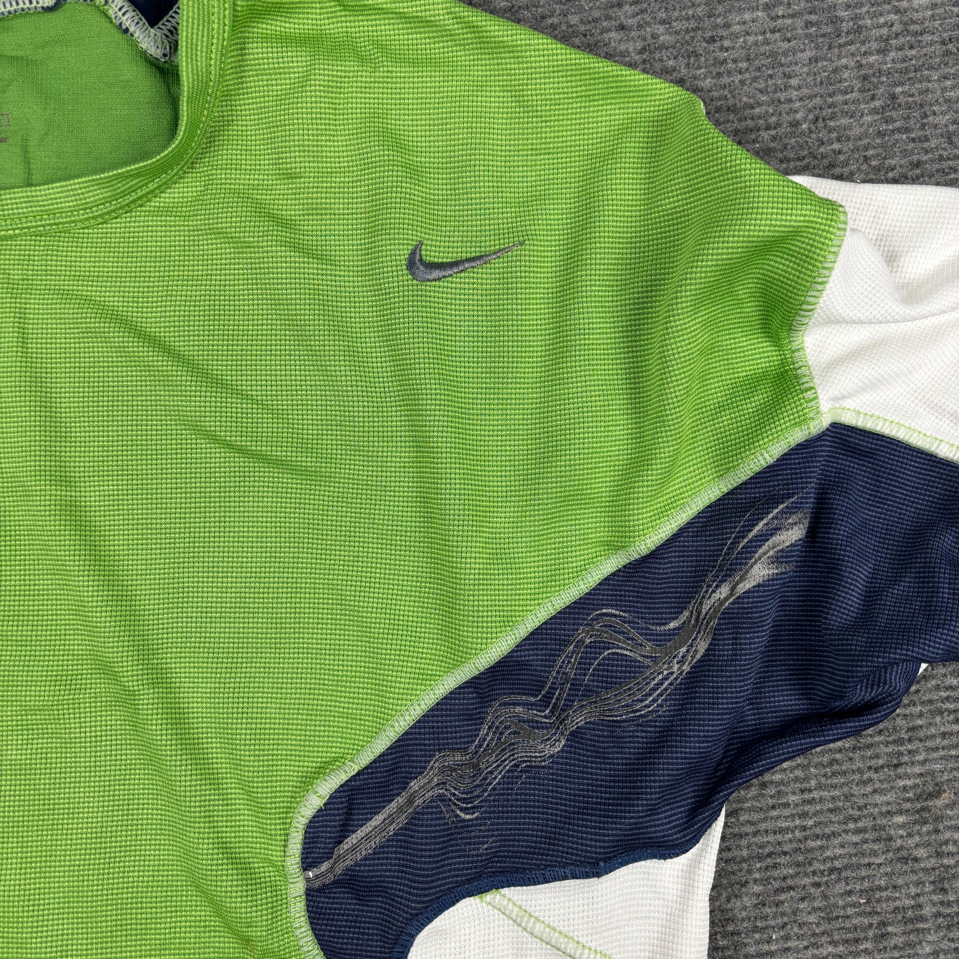 y2k Nike dri-fit activewear t-shirt men's medium green gym tee