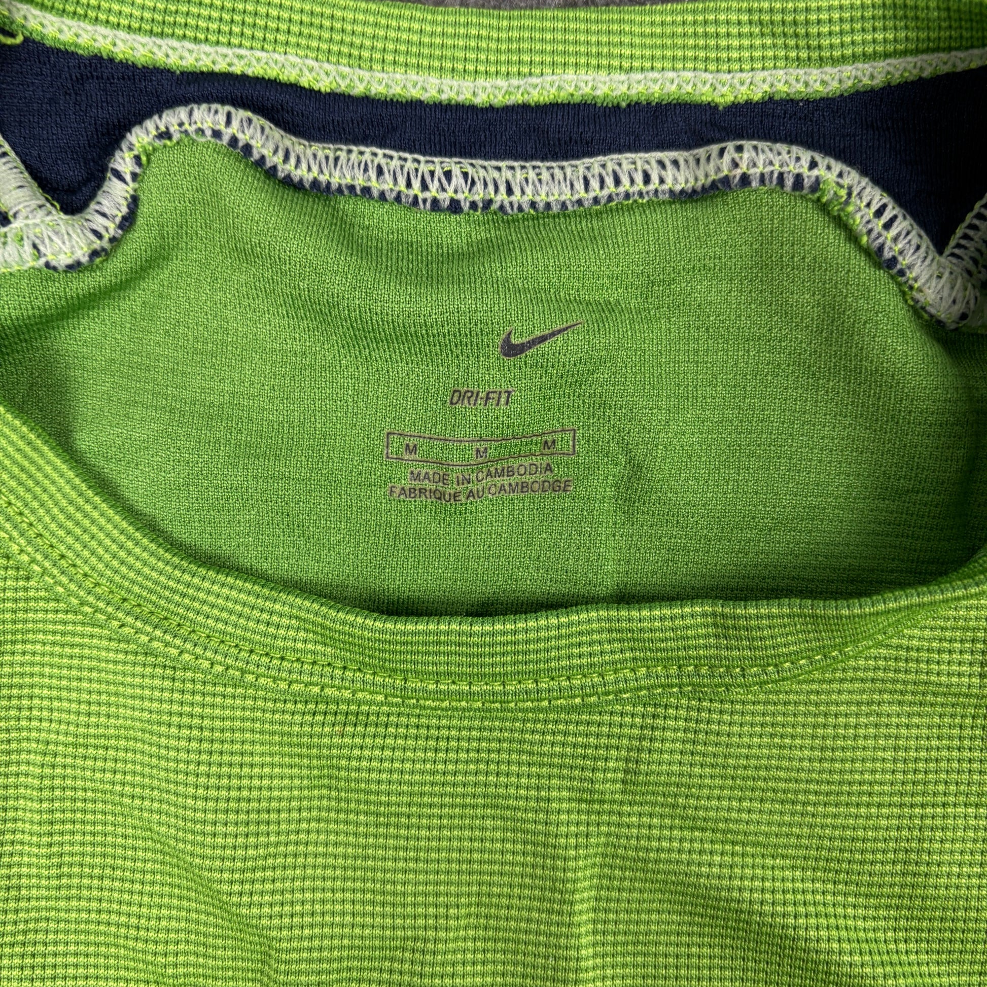 y2k Nike dri-fit activewear t-shirt men's medium green gym tee