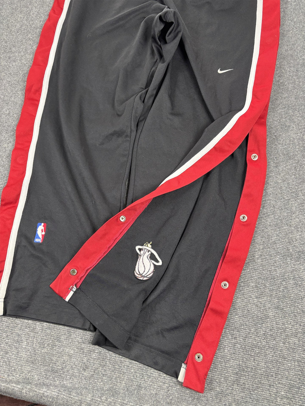 Vintage 90's Nike Miami Heat NBA Tear Away Track Pants Men's L Black Red Joggers NBA