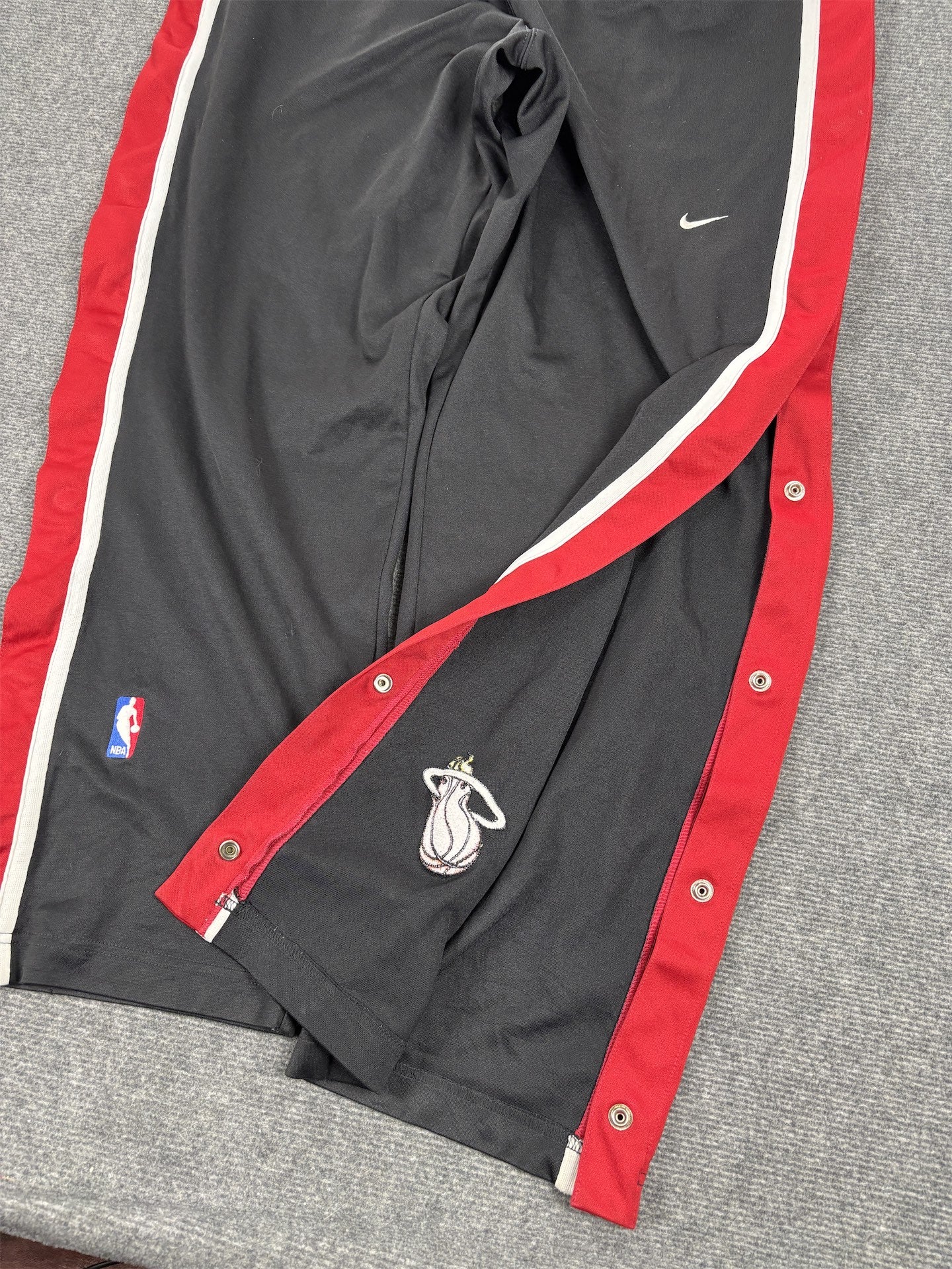 Vintage 90's Nike Miami Heat NBA Tear Away Track Pants Men's L Black Red Joggers NBA