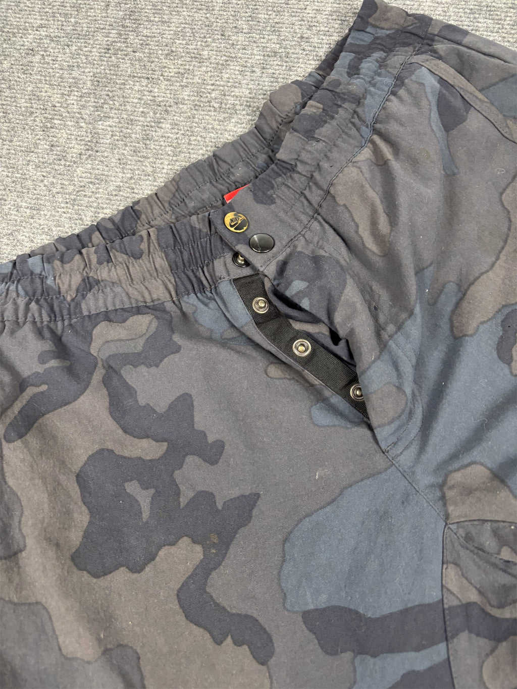 Nike Track Pants Men's M Green Camo Button Zip Cuffed Trousers