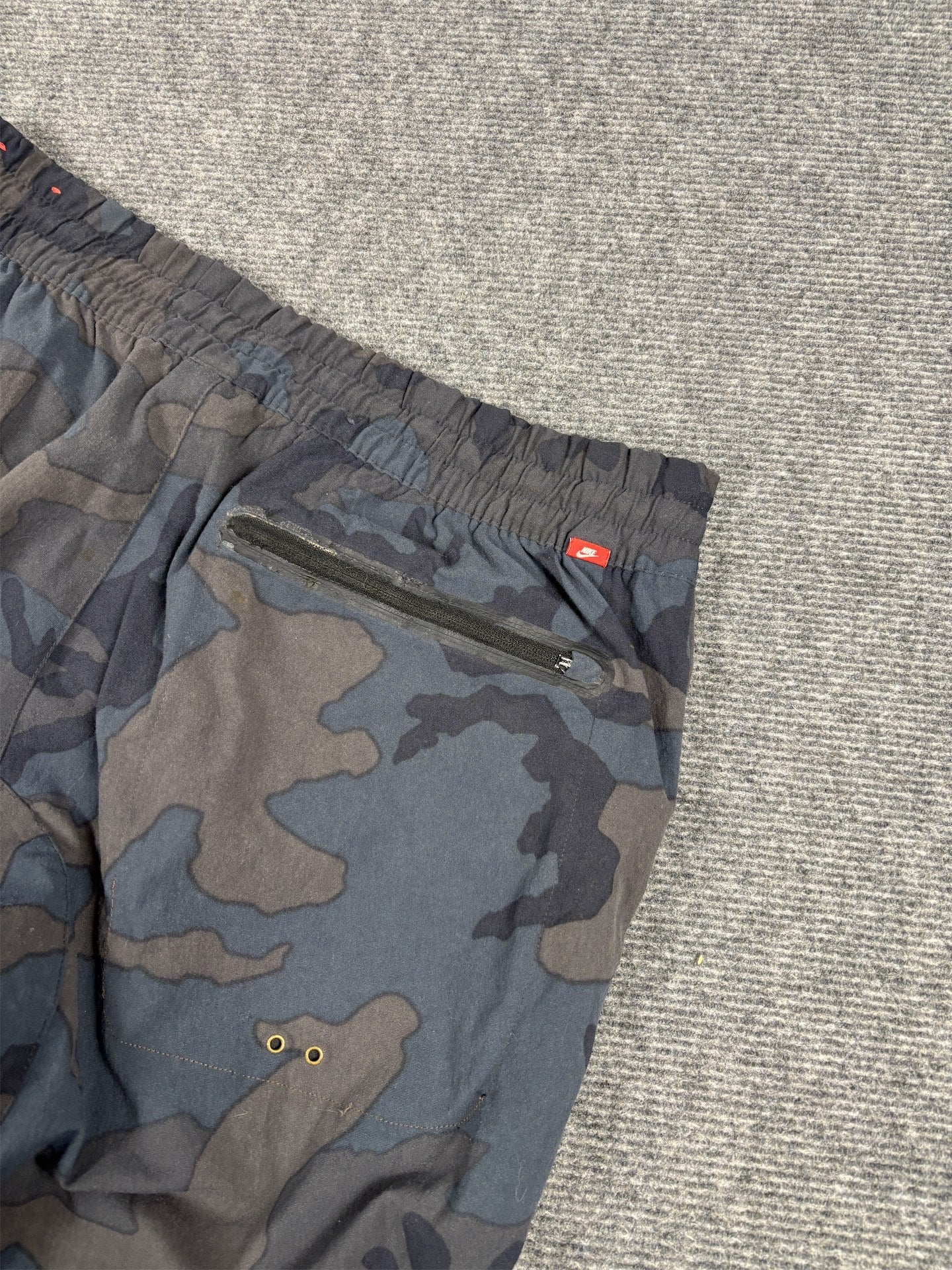 Nike Track Pants Men's M Green Camo Button Zip Cuffed Trousers