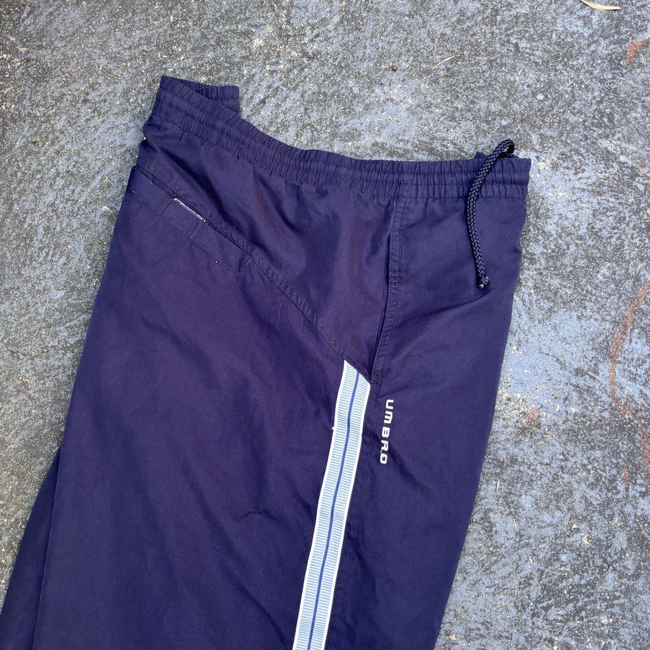 Vintage 90s/Y2K Umbro Track Pants Size L Navy Blue Tape Detail Wide Leg Ankle Zip