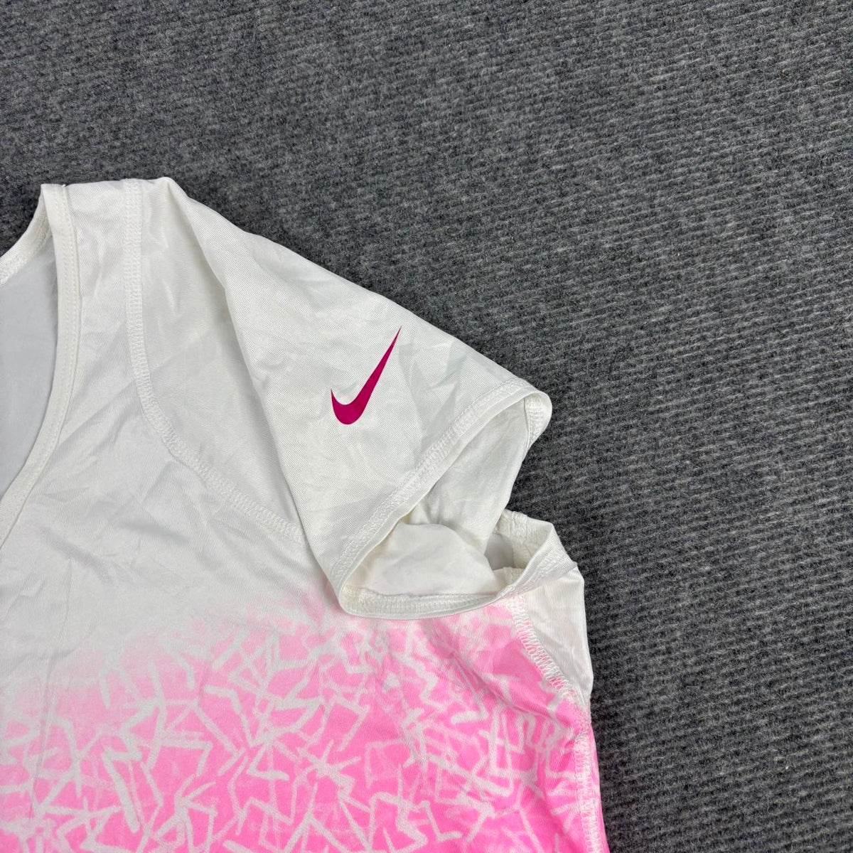 Nike Dri-FIT activewear t-shirt Women's Large Pink White Abstract Swoosh