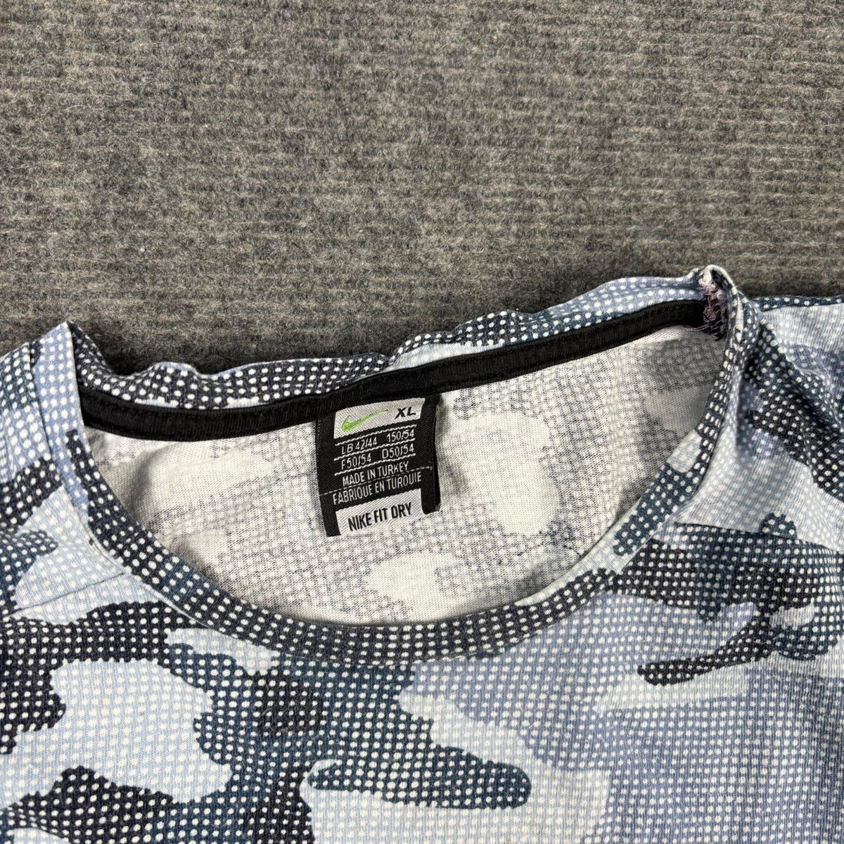 y2k Nike Fit Dry Camo T-shirt Women's Medium Black Grey Camo Activewear