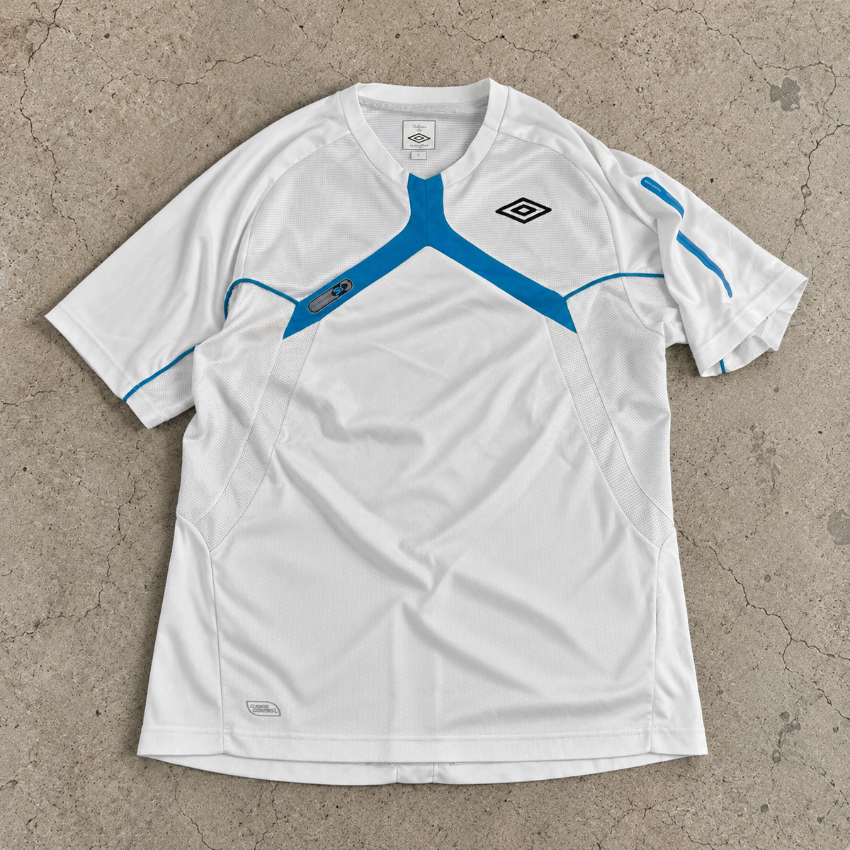 Umbro Football Jersey Men's Small White Blue Soccer T-shirt