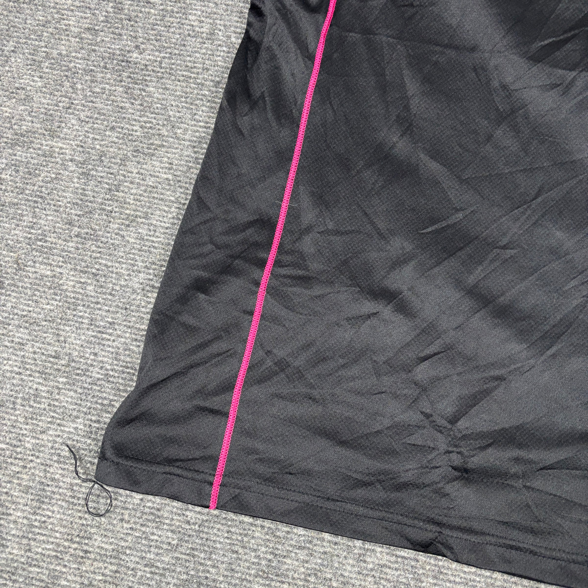 Asics V-Neck Training Tee Black Hot Pink Piping Fitted photo 6