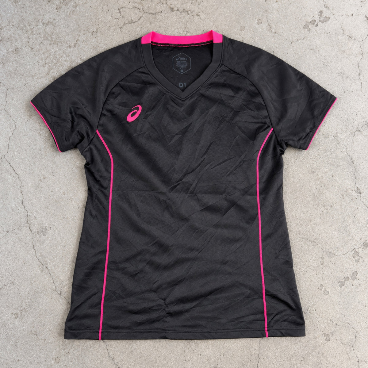 Asics V-Neck Training Tee Black Hot Pink Piping Fitted photo 2