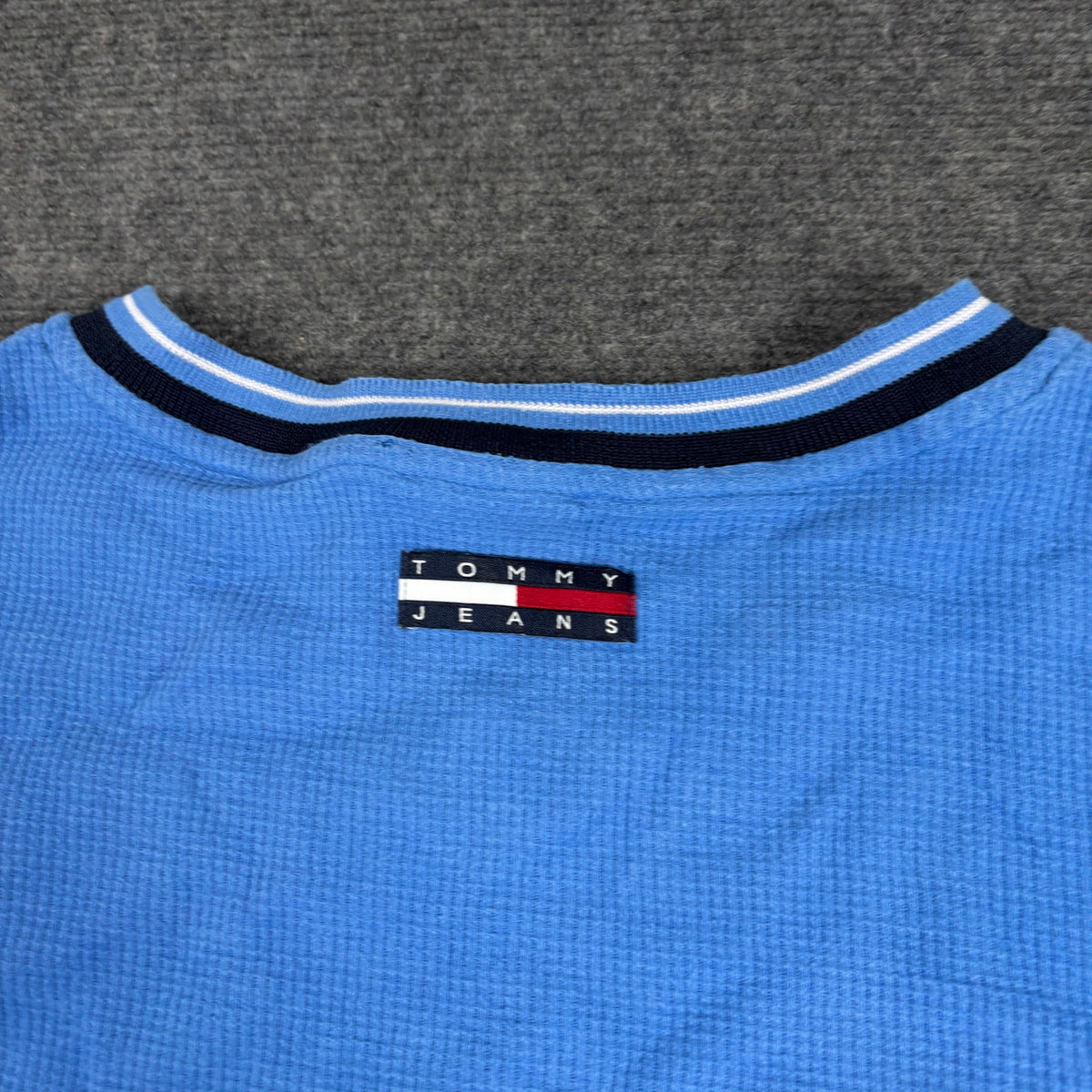 Vintage Tommy Jeans Waffle Knit V-Neck Tee Sky Blue Flag Logo photo 4