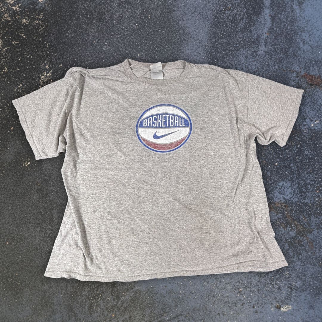 Vintage Y2K Nike T-Shirt Men’s XXL Grey Cotton Basketball Graphic Super Baggy Fit